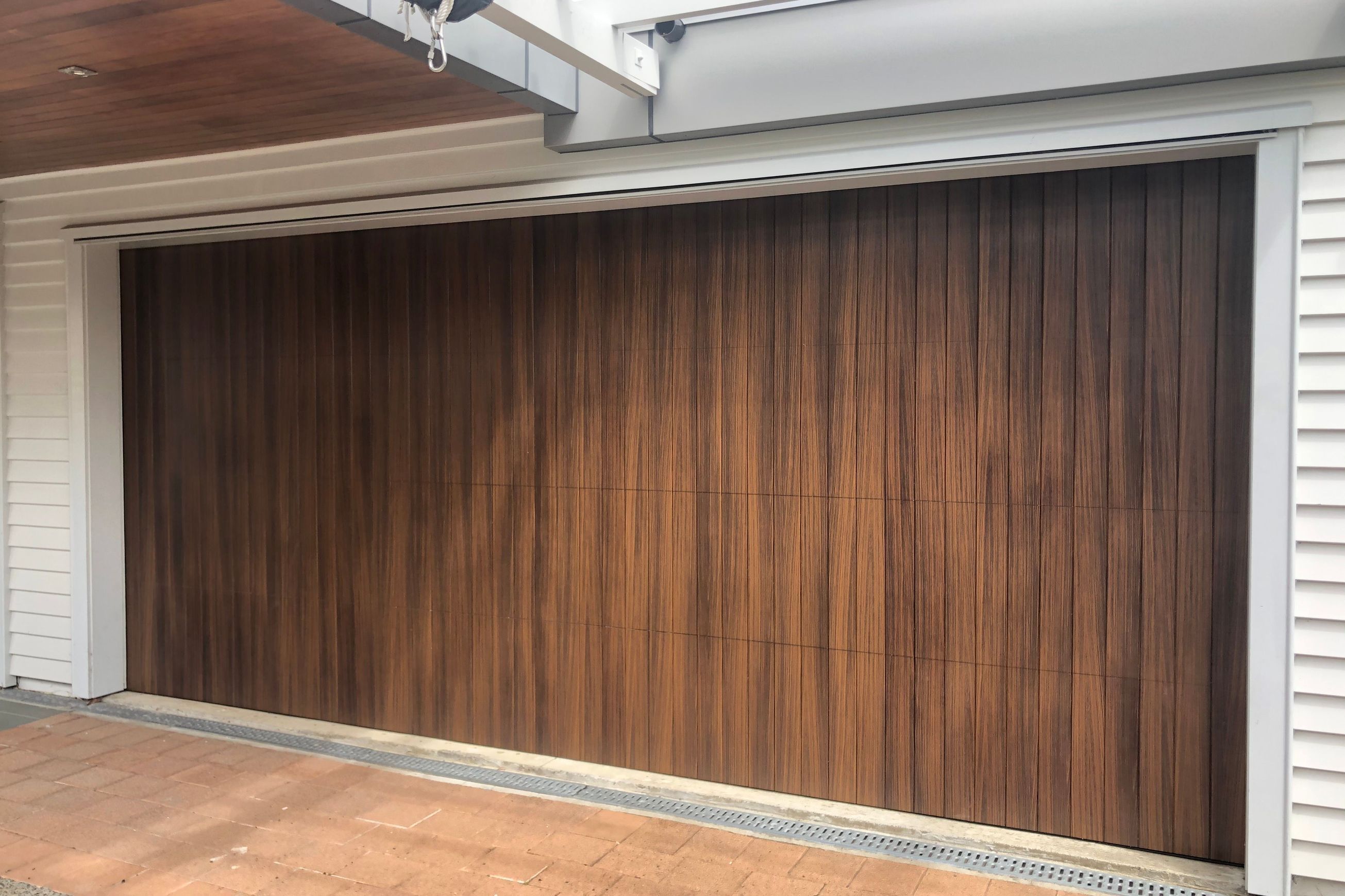 Metwood Aluminium Craftsman Garage Door
