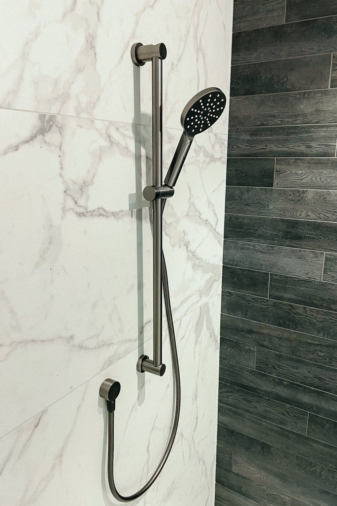 Code Lamone Round Slide Showers