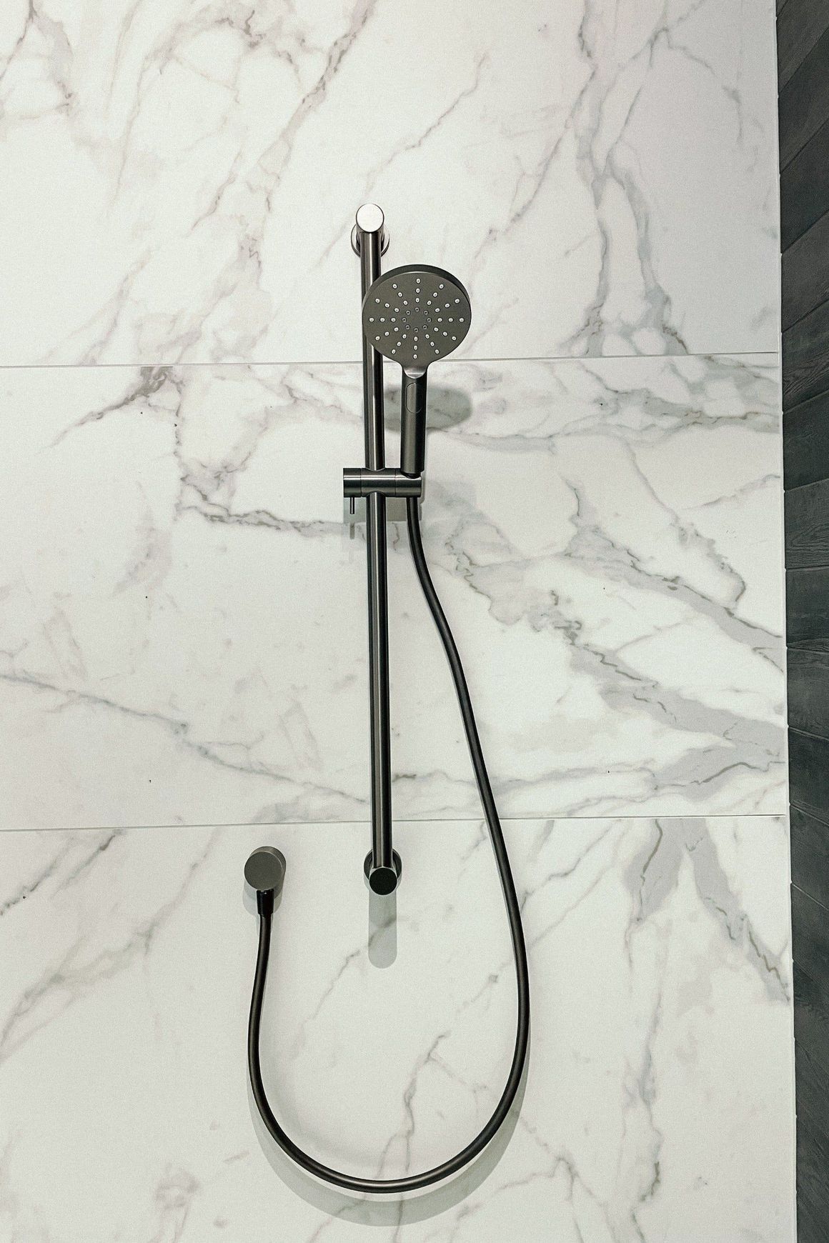 Code Lamone Round Slide Showers