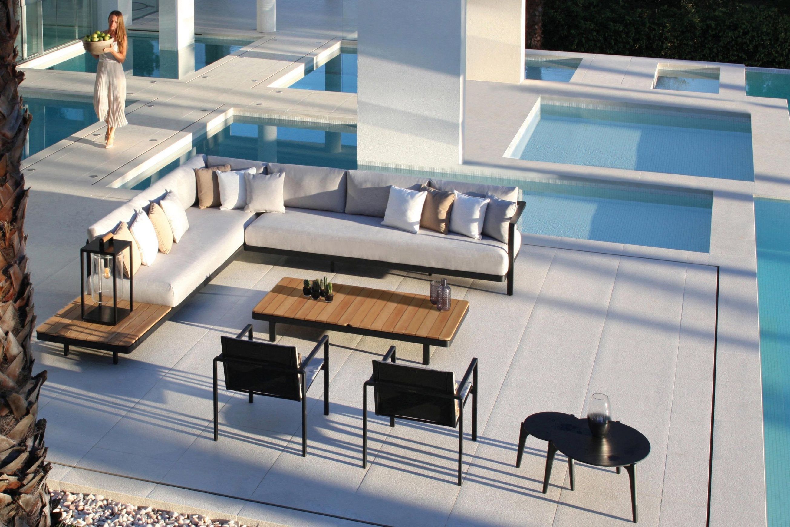 Alura Lounge Table