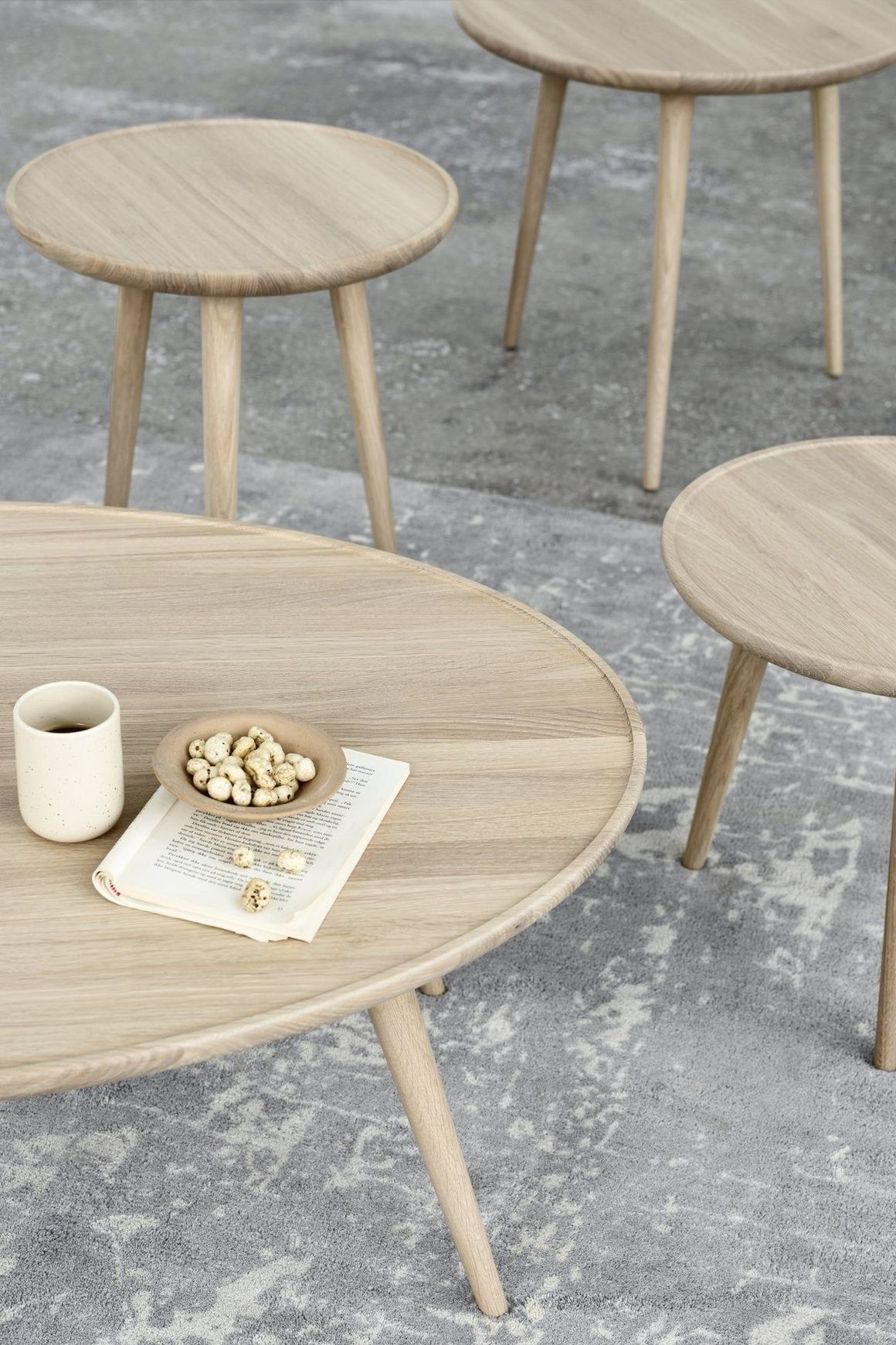 Accent Oval Lounge Table