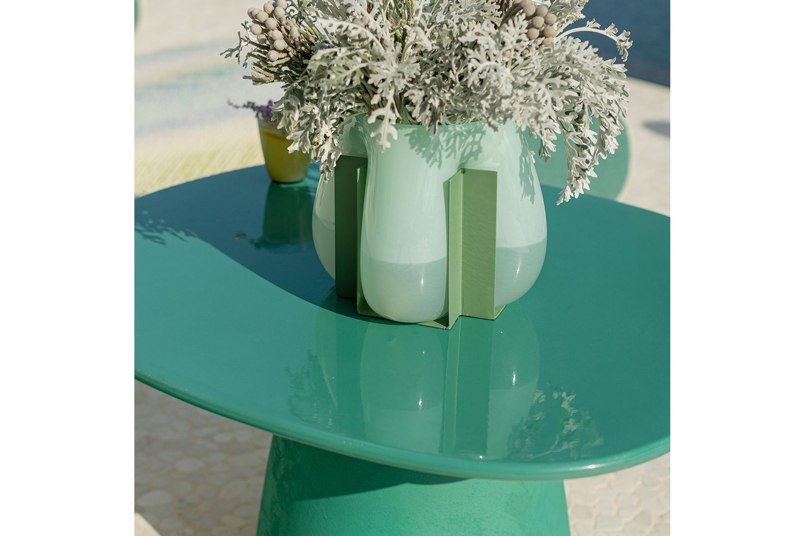 Kino Pedestal Table