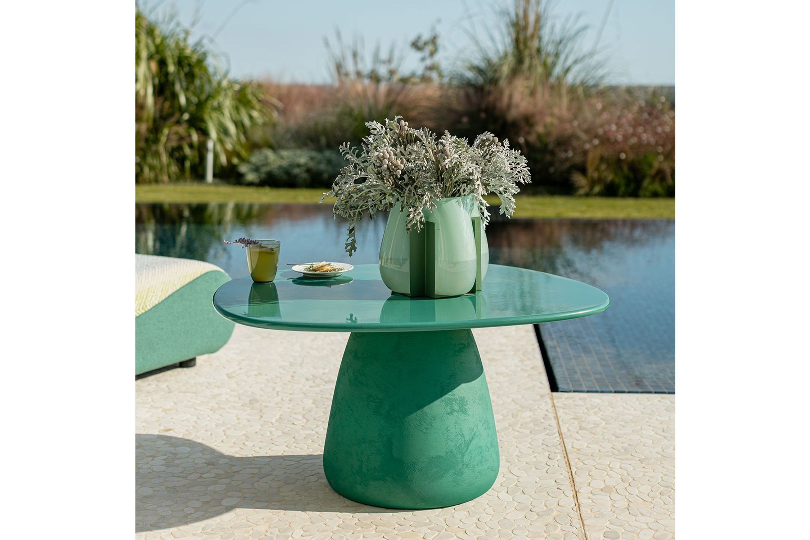 Kino Pedestal Table