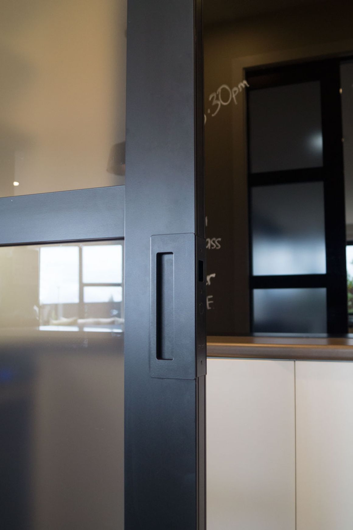 CaviLock CL400® Magnetic Cavity Slider Door Handle