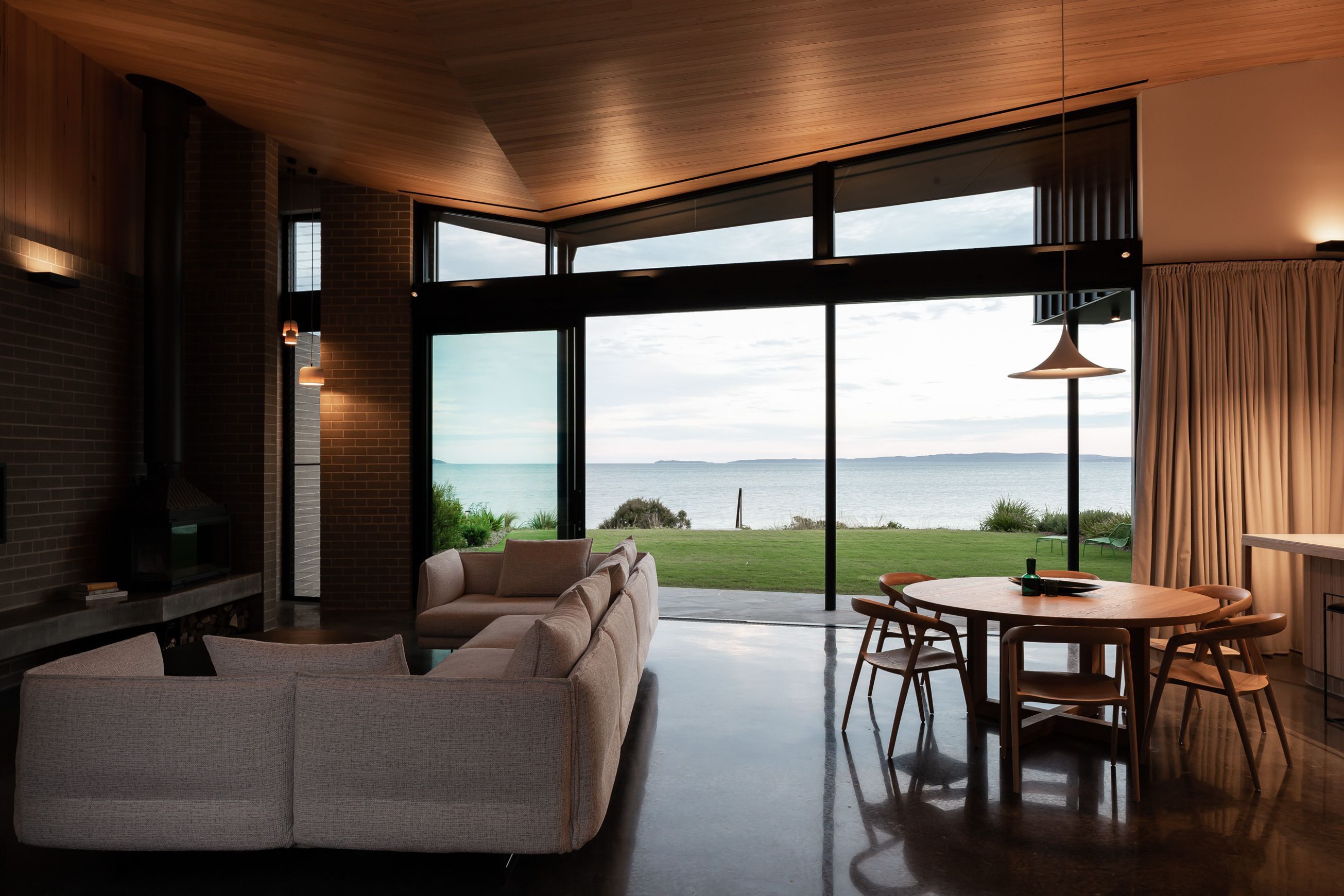 Elevate | Series 704FBR | SlideMASTER™ Sliding Door