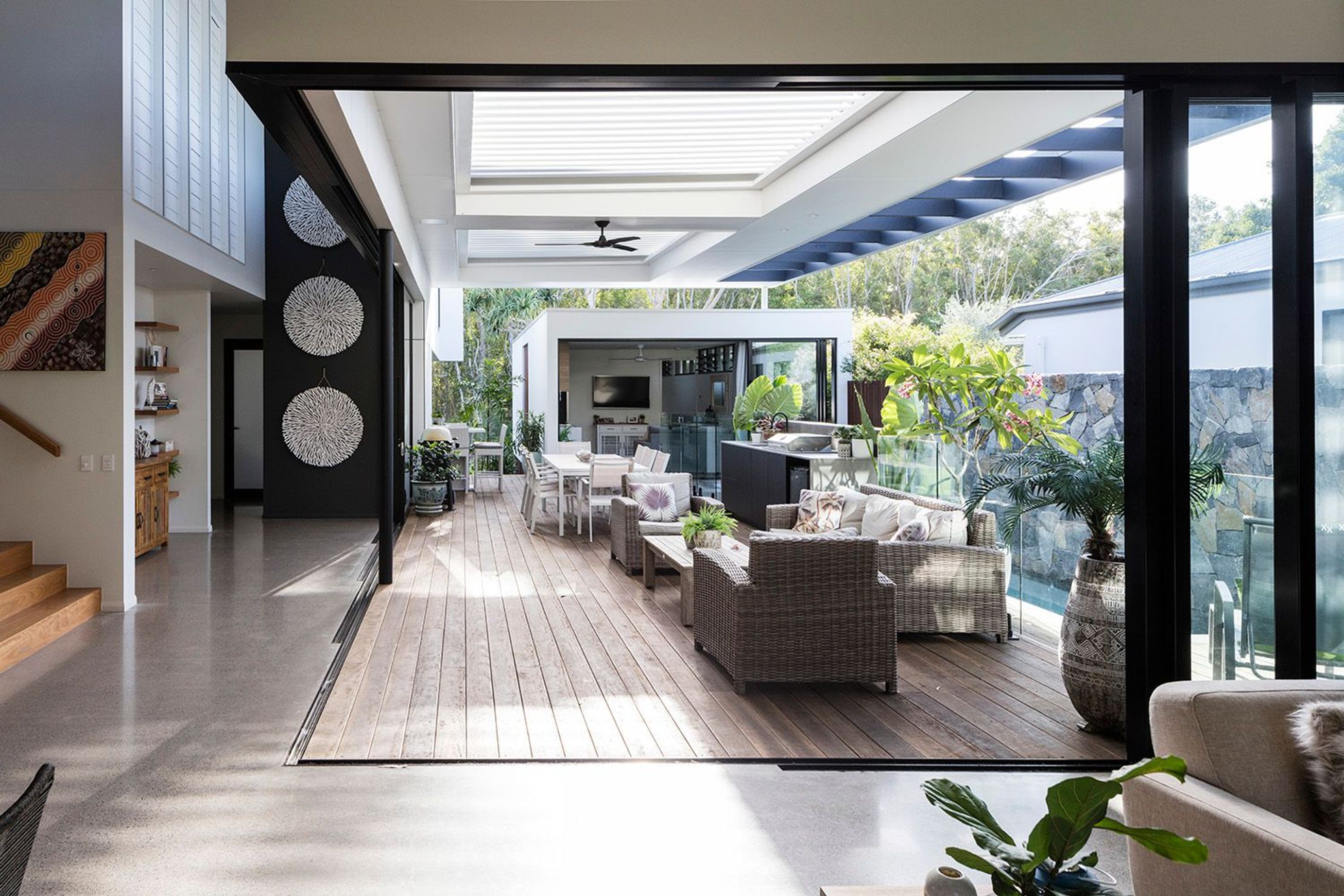Elevate | Series 704 | Sliding Door