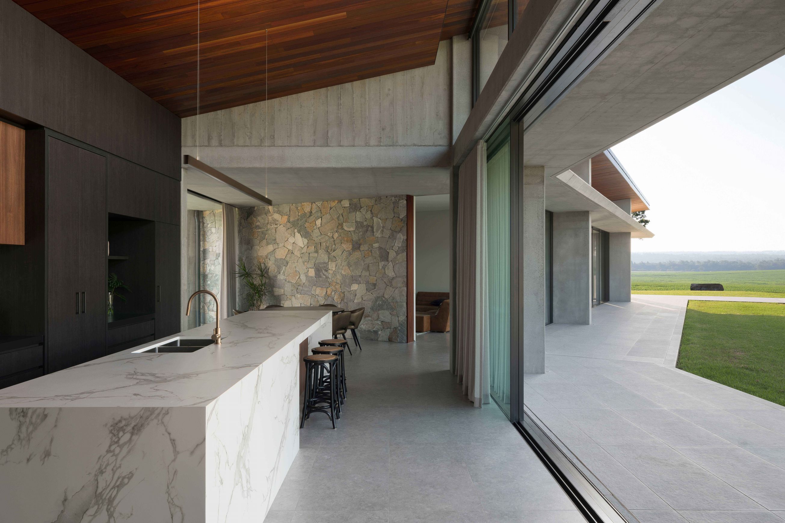 Elevate | Series 704FBR | SlideMASTER™ Sliding Door