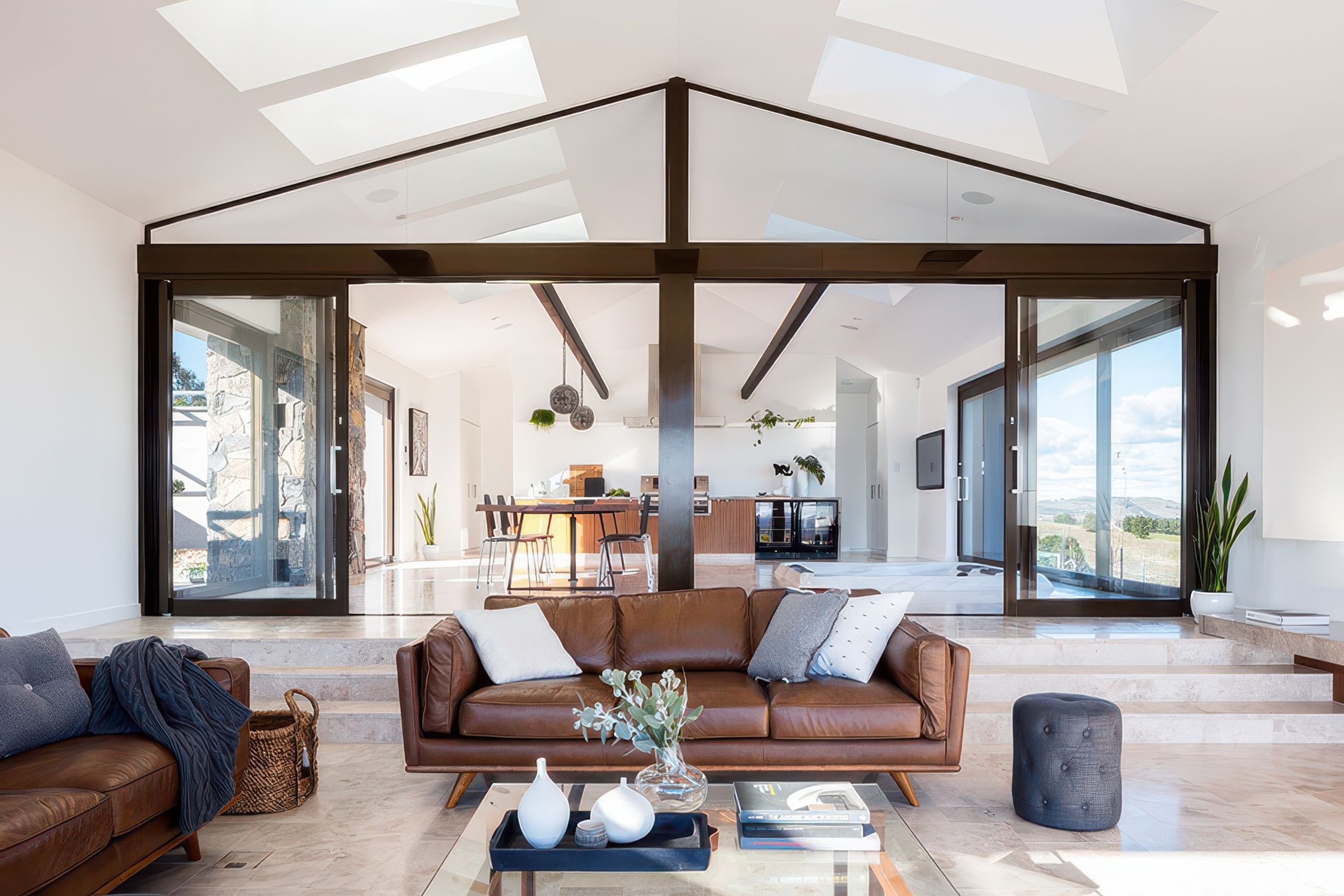 Elevate | Series 704 | Sliding Door