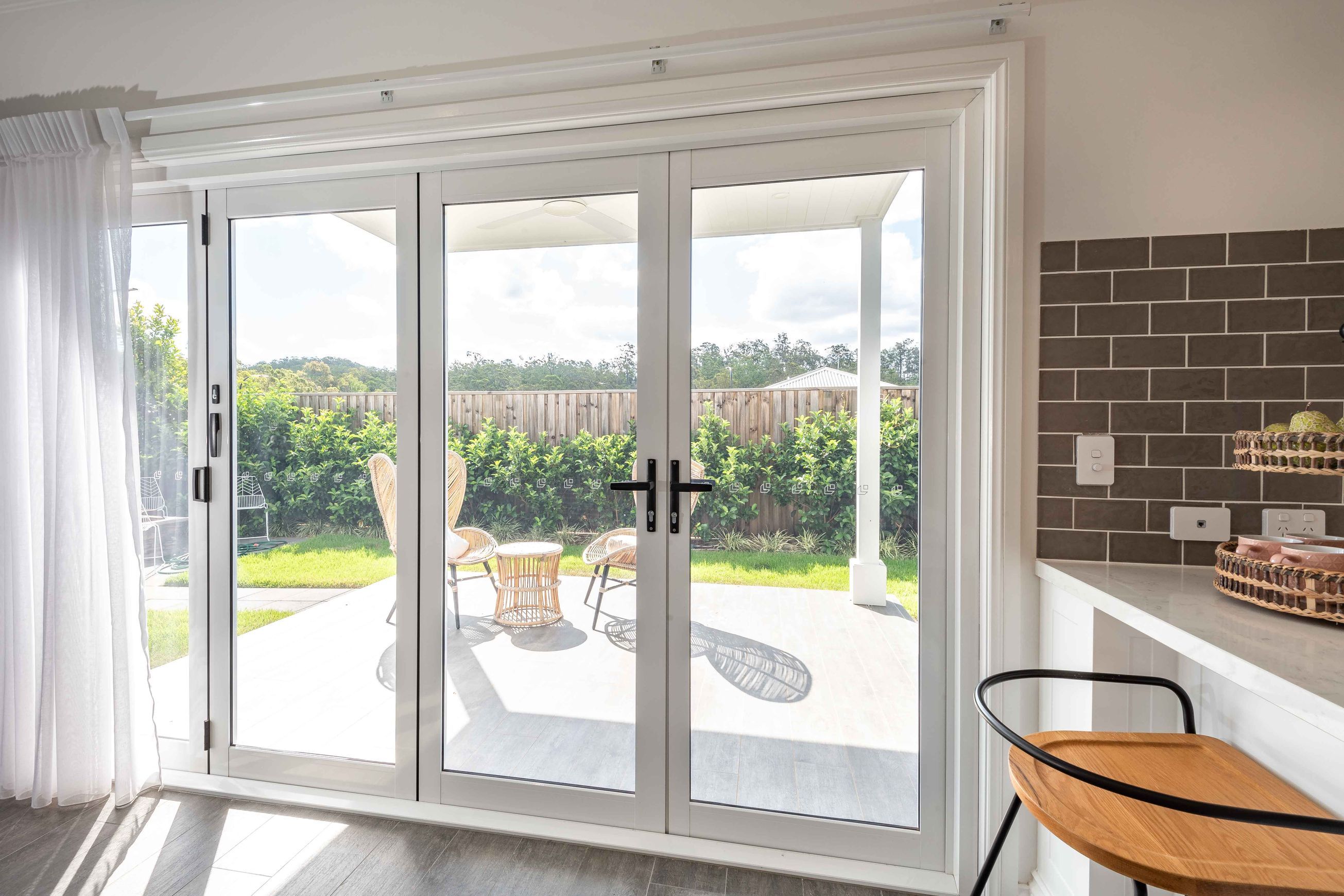Vantage | Series 548 | Bi-fold Door