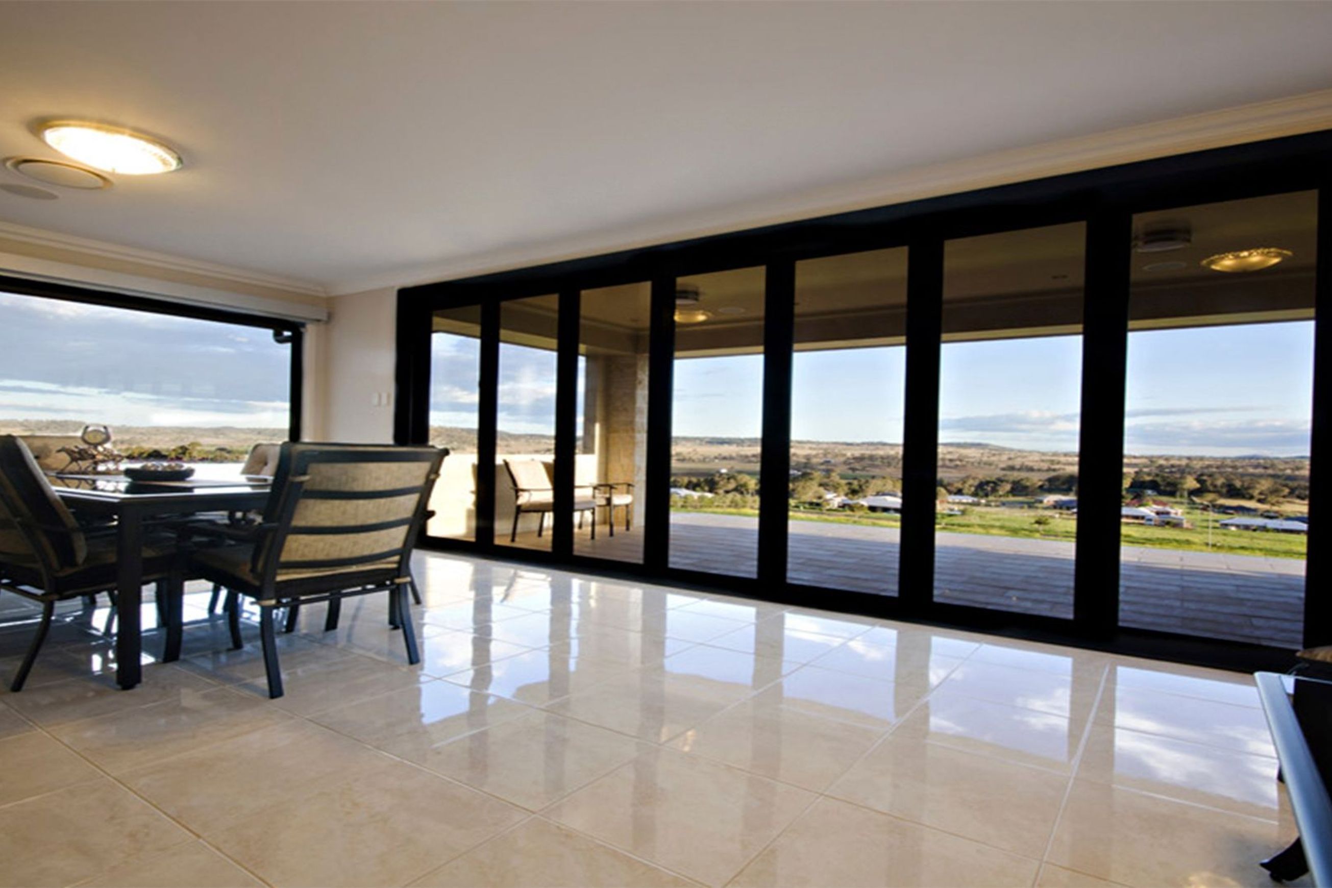 Vantage | Series 548 | Bi-fold Door