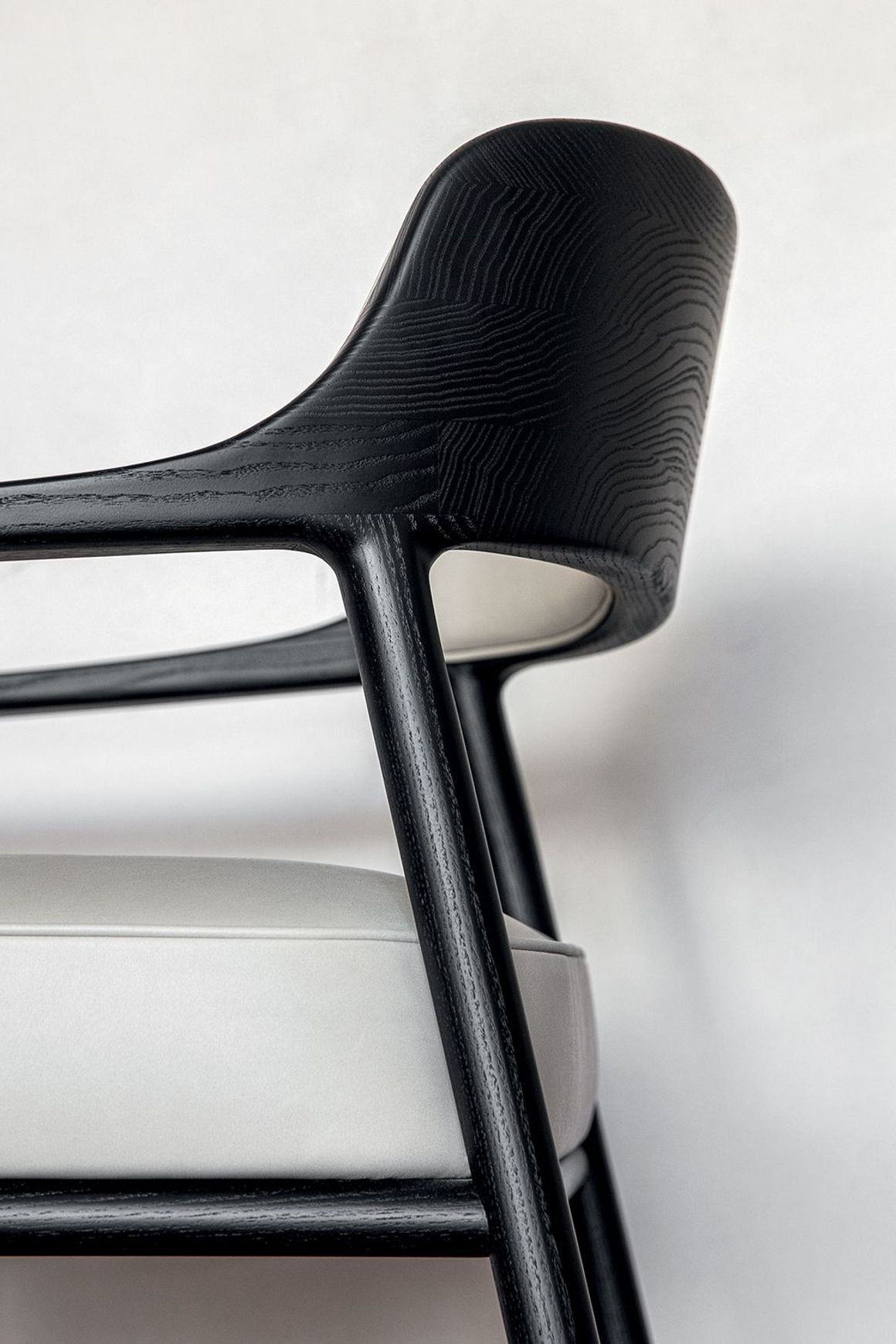 Walter Armchair by Molteni&C