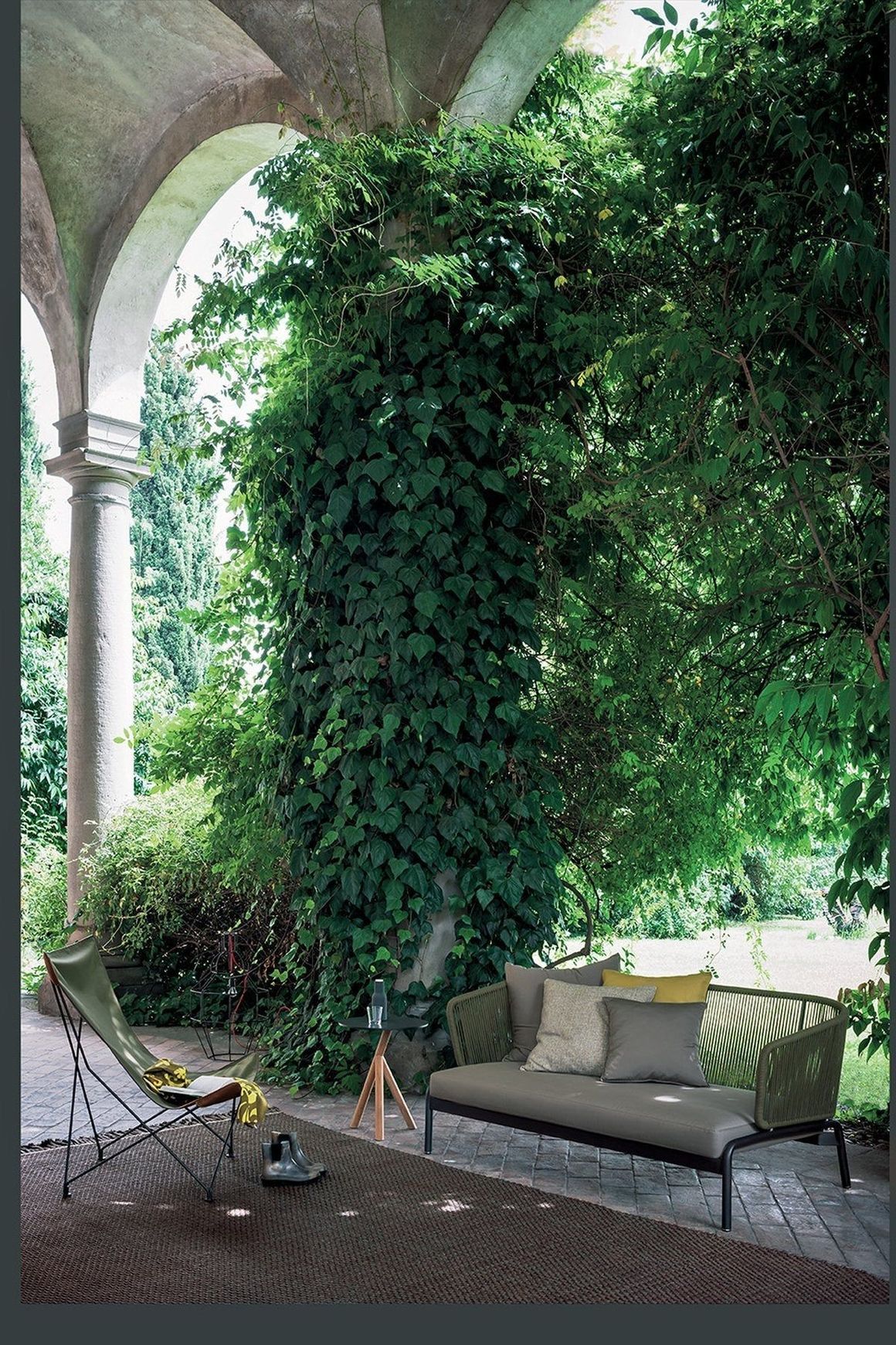 Spool sofa