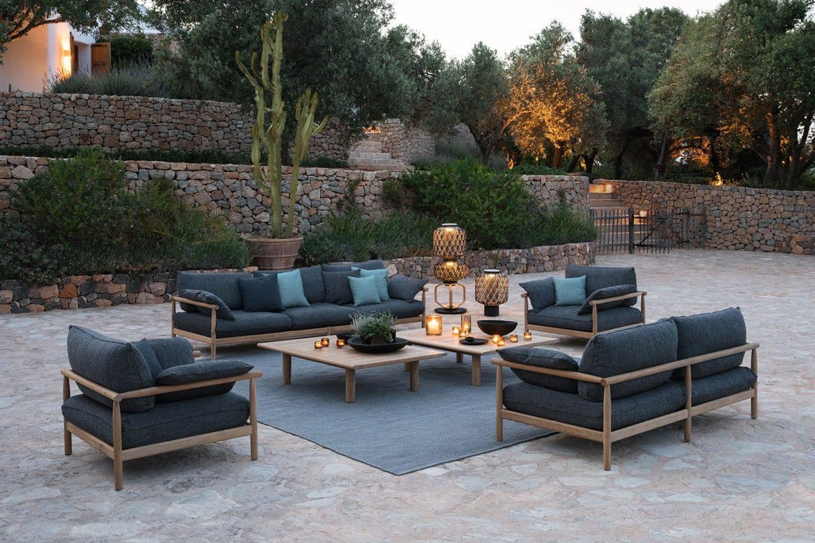 TIBBO | Sofa