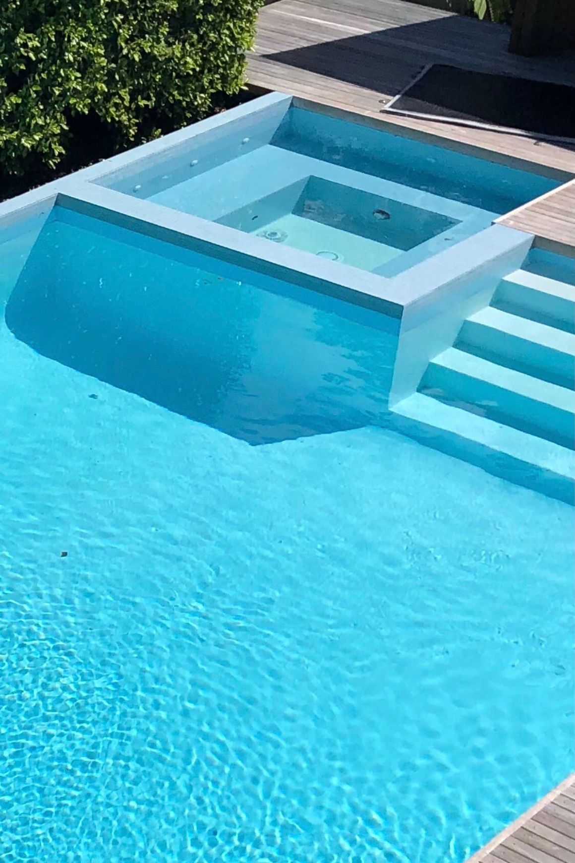 Custom Pool & Spa 
