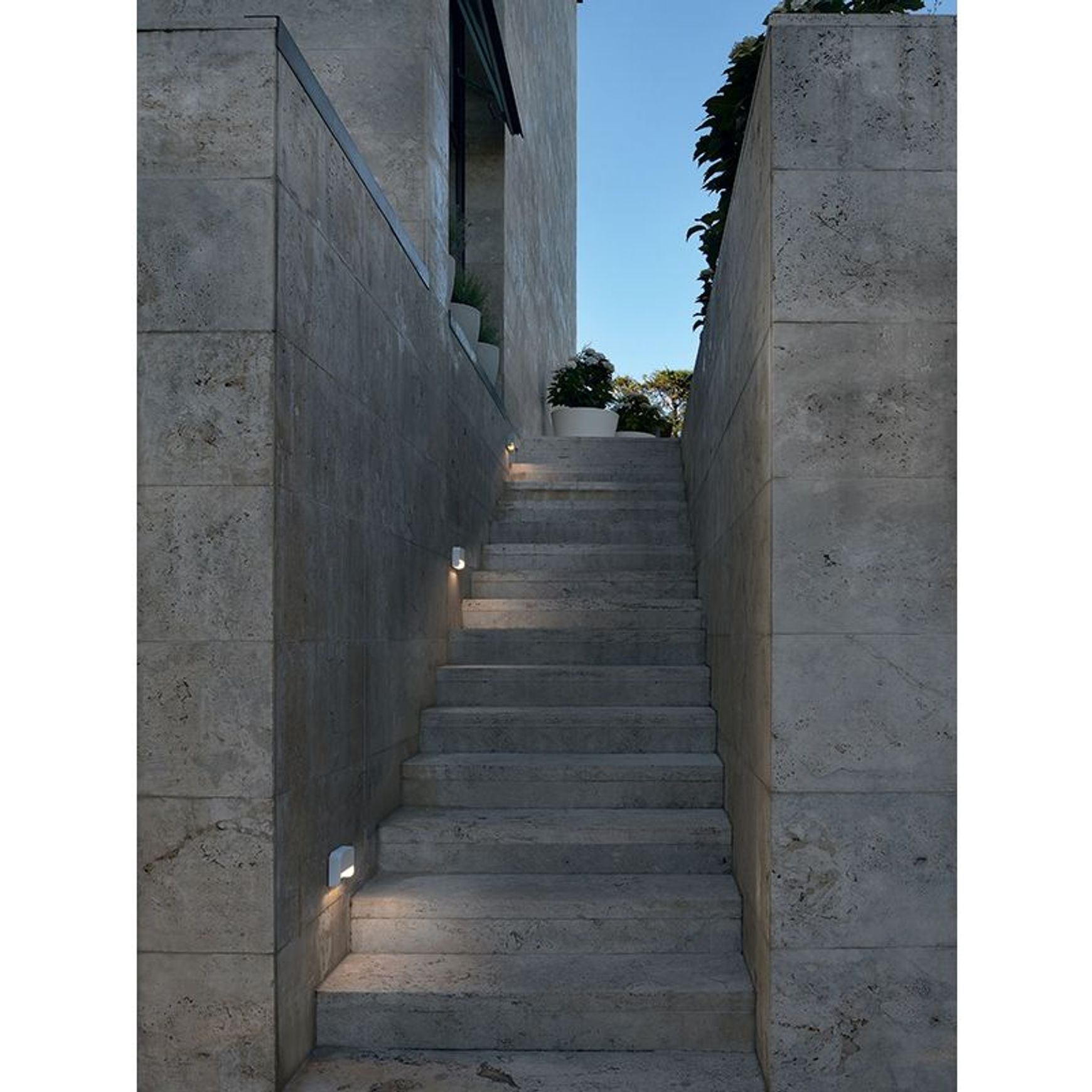 Lira 1.0 | Step Light