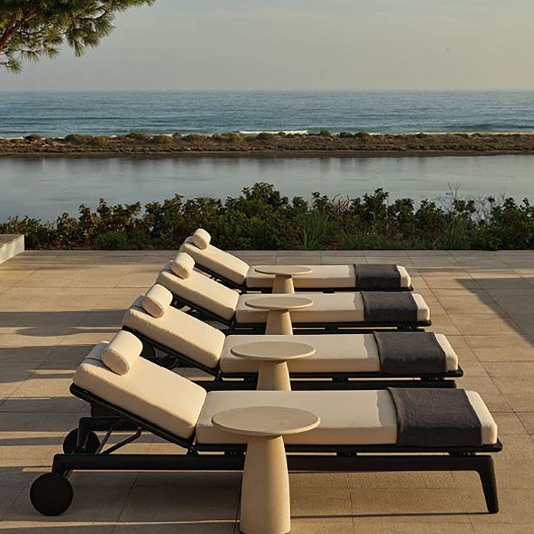 Magnolia Sunbed