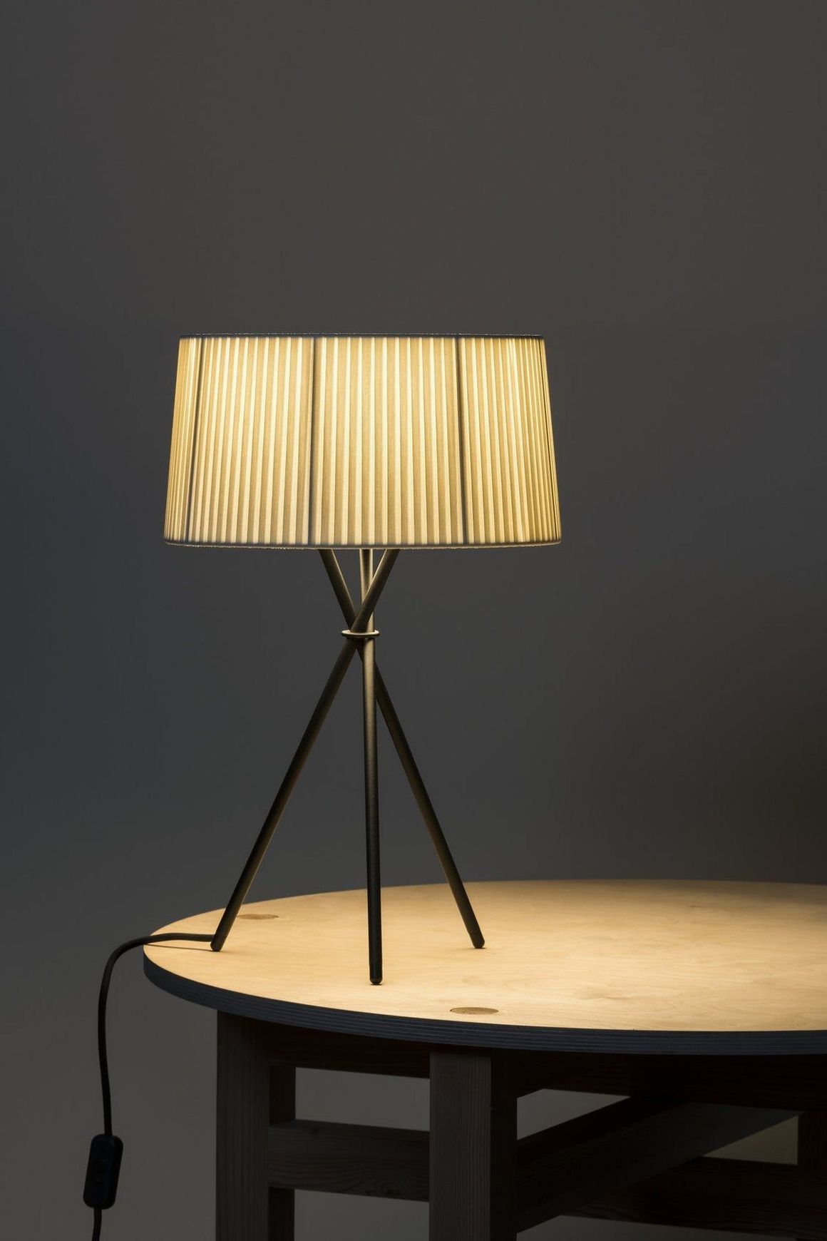 Tripode M3 Table Lamp