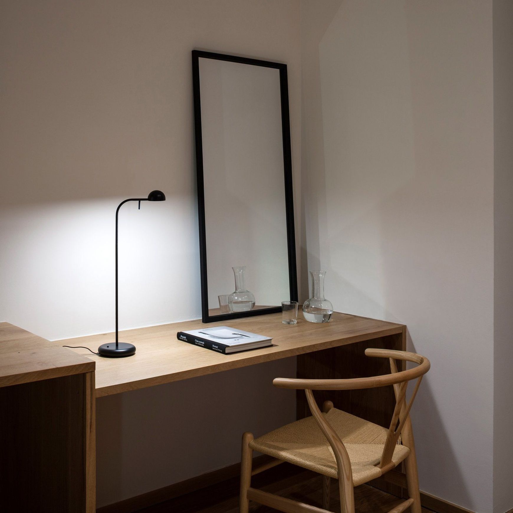 Pin Table Lamp