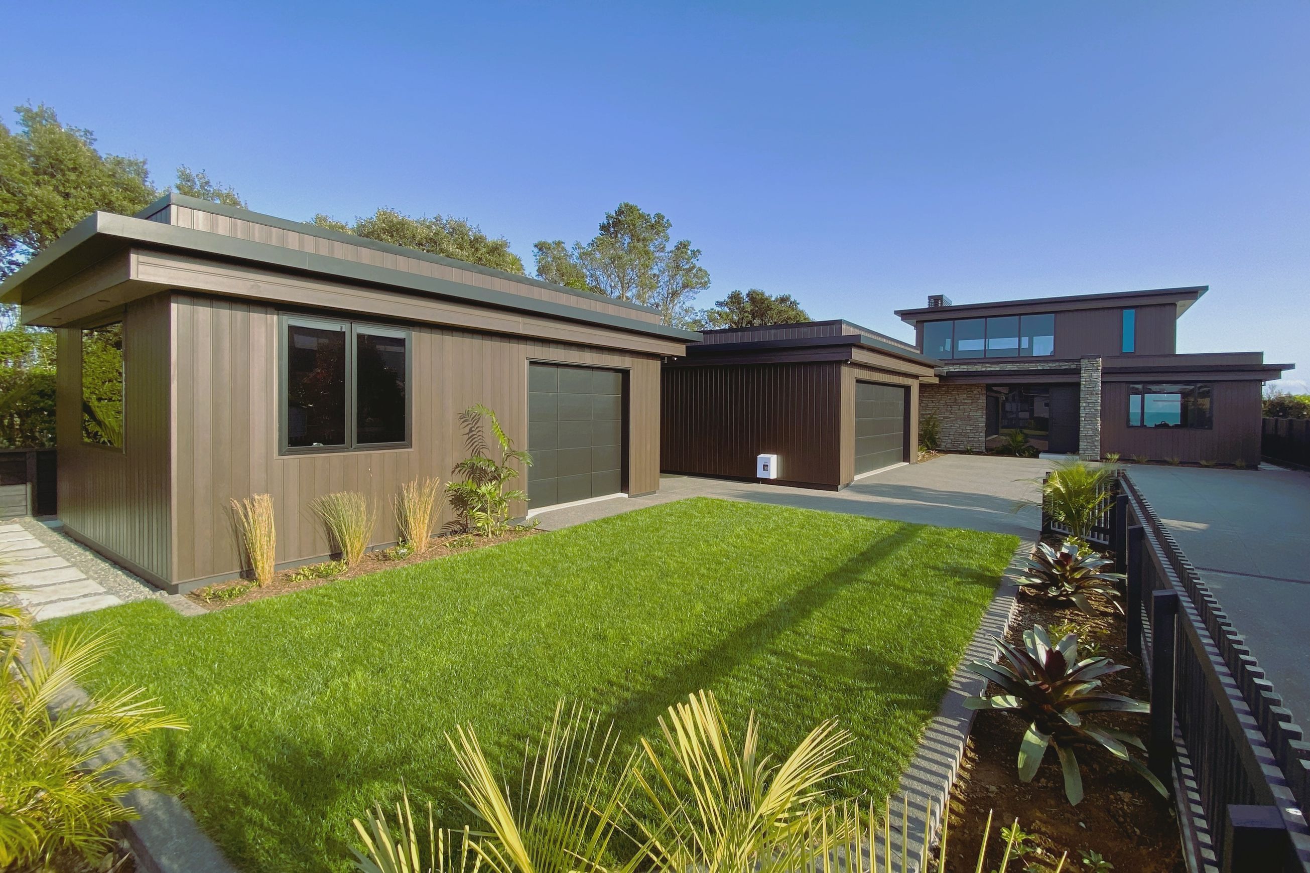 Deep & Darker-Toned Woodgrain Finishes