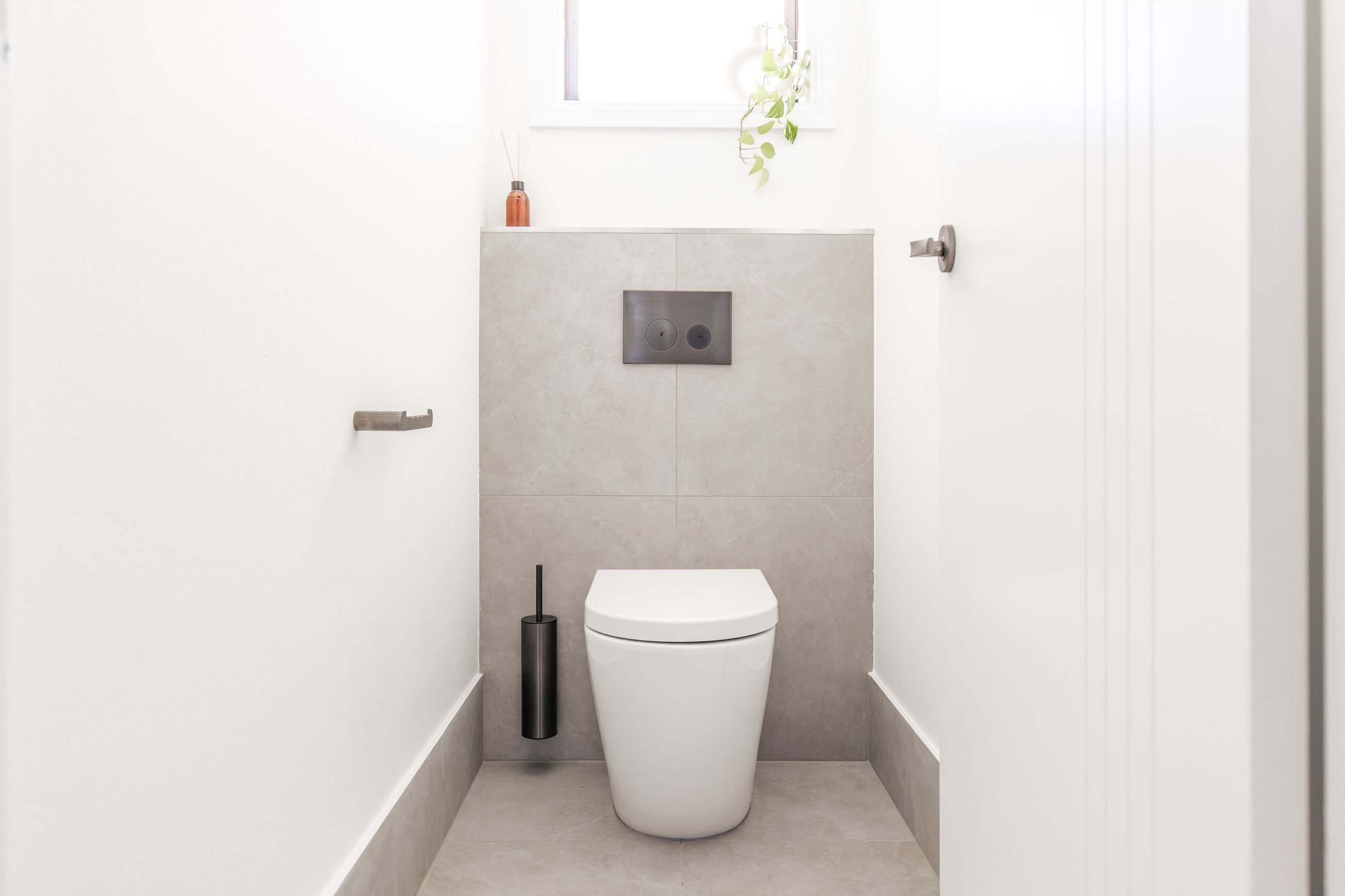 Zaaha Toilet Flush Button Round - Brushed Gunmetal