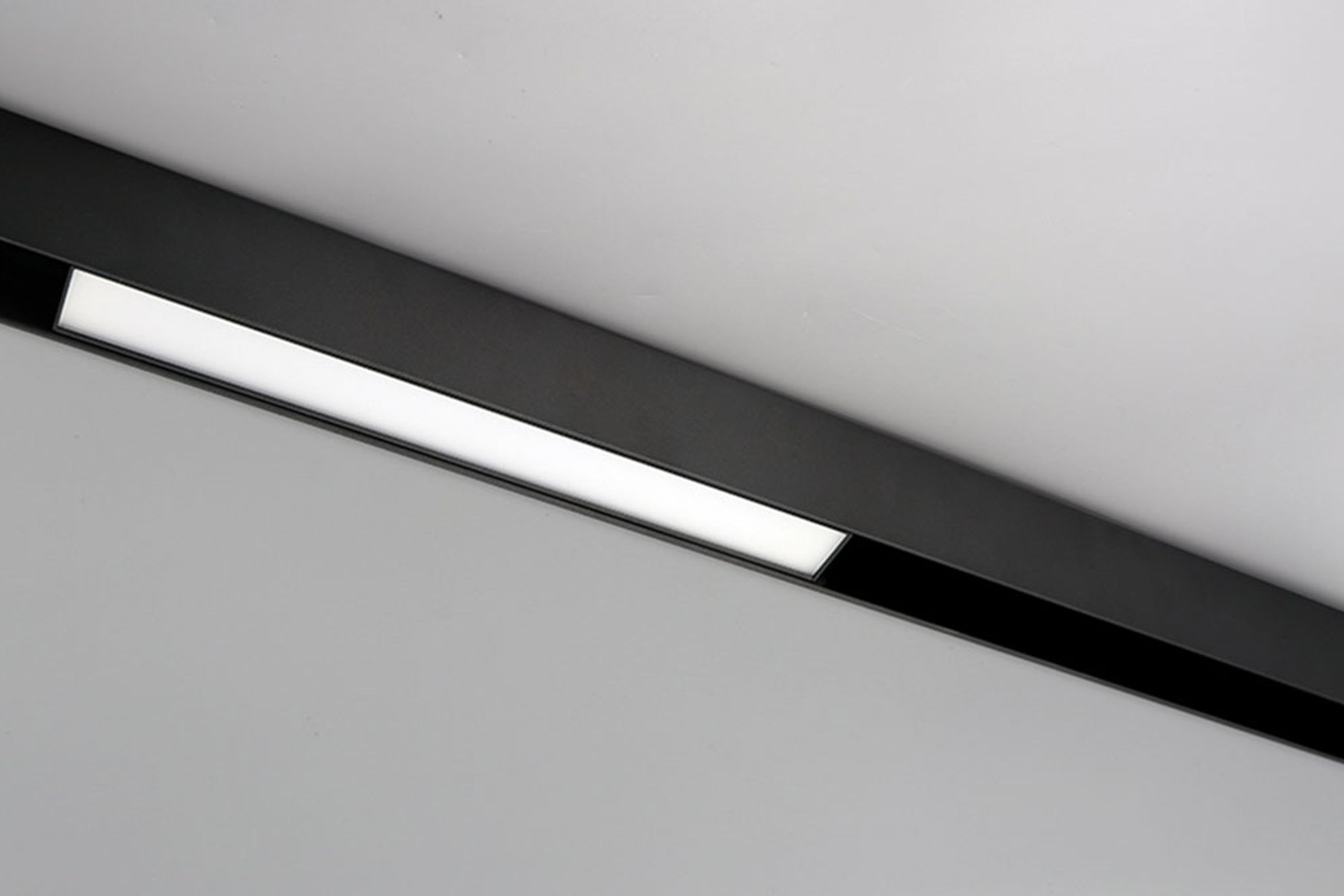 VALO Magnetic Track Light Diffused & Clear | 48V