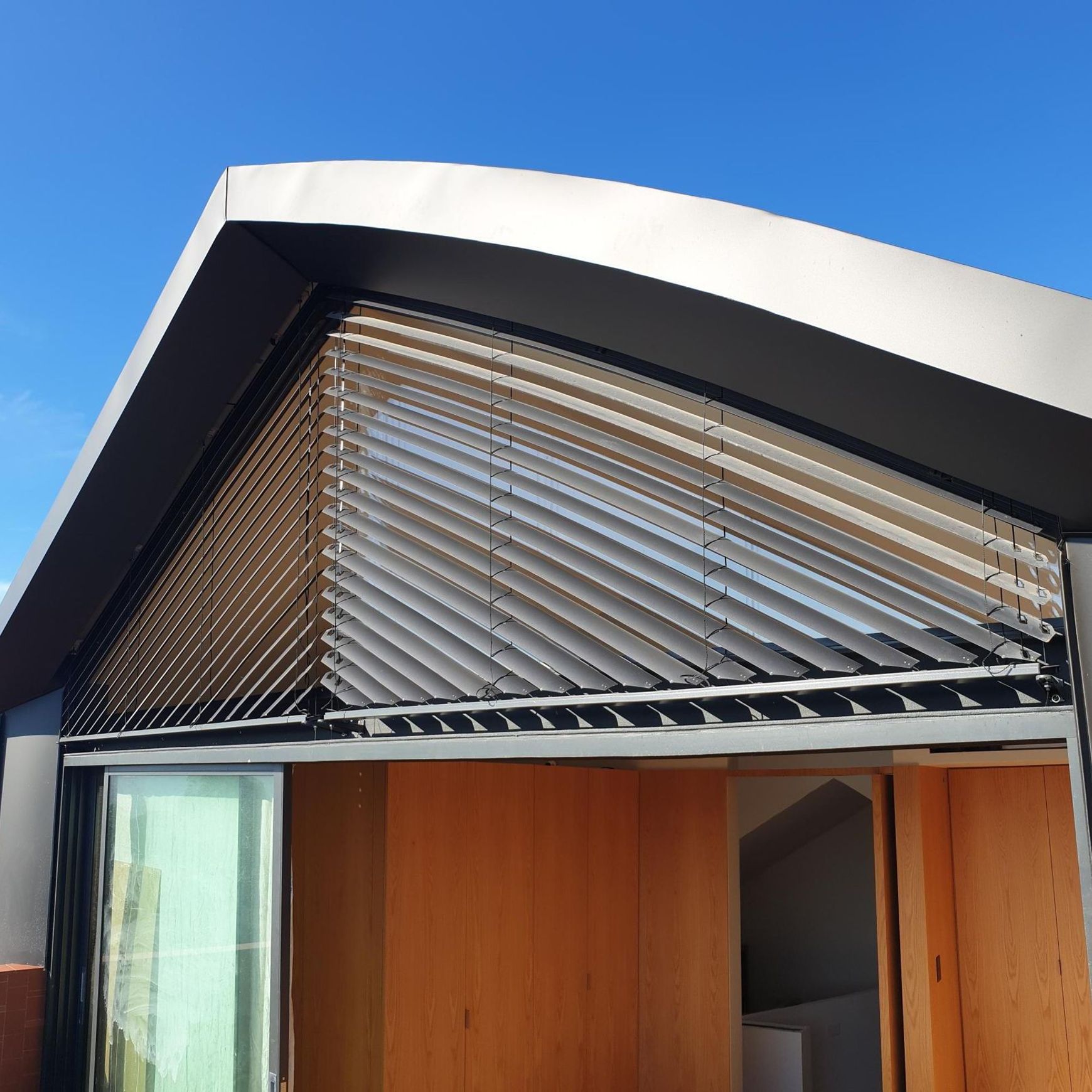 Asymmetric External Venetian Blinds | Warema