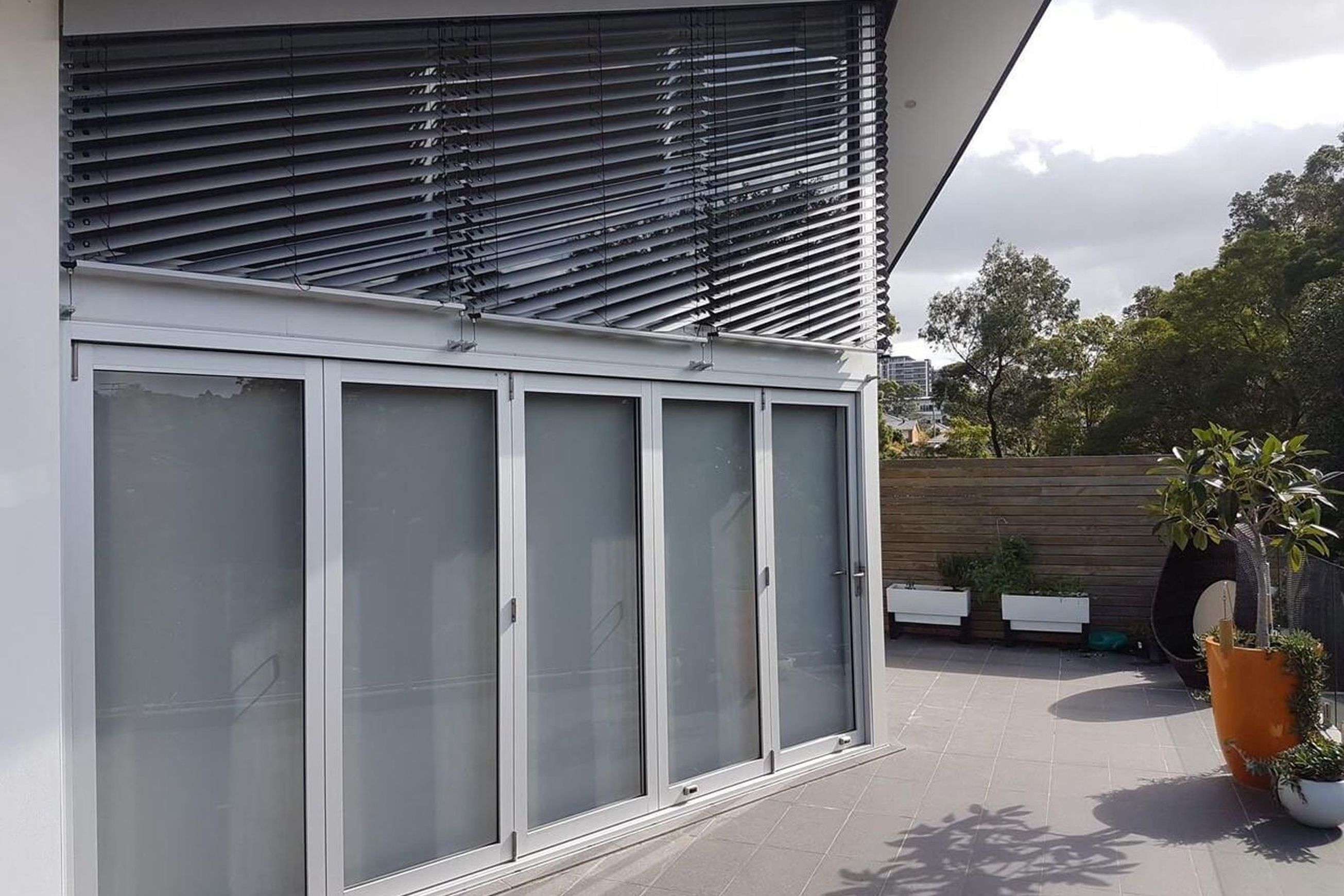 Asymmetric External Venetian Blinds | Warema