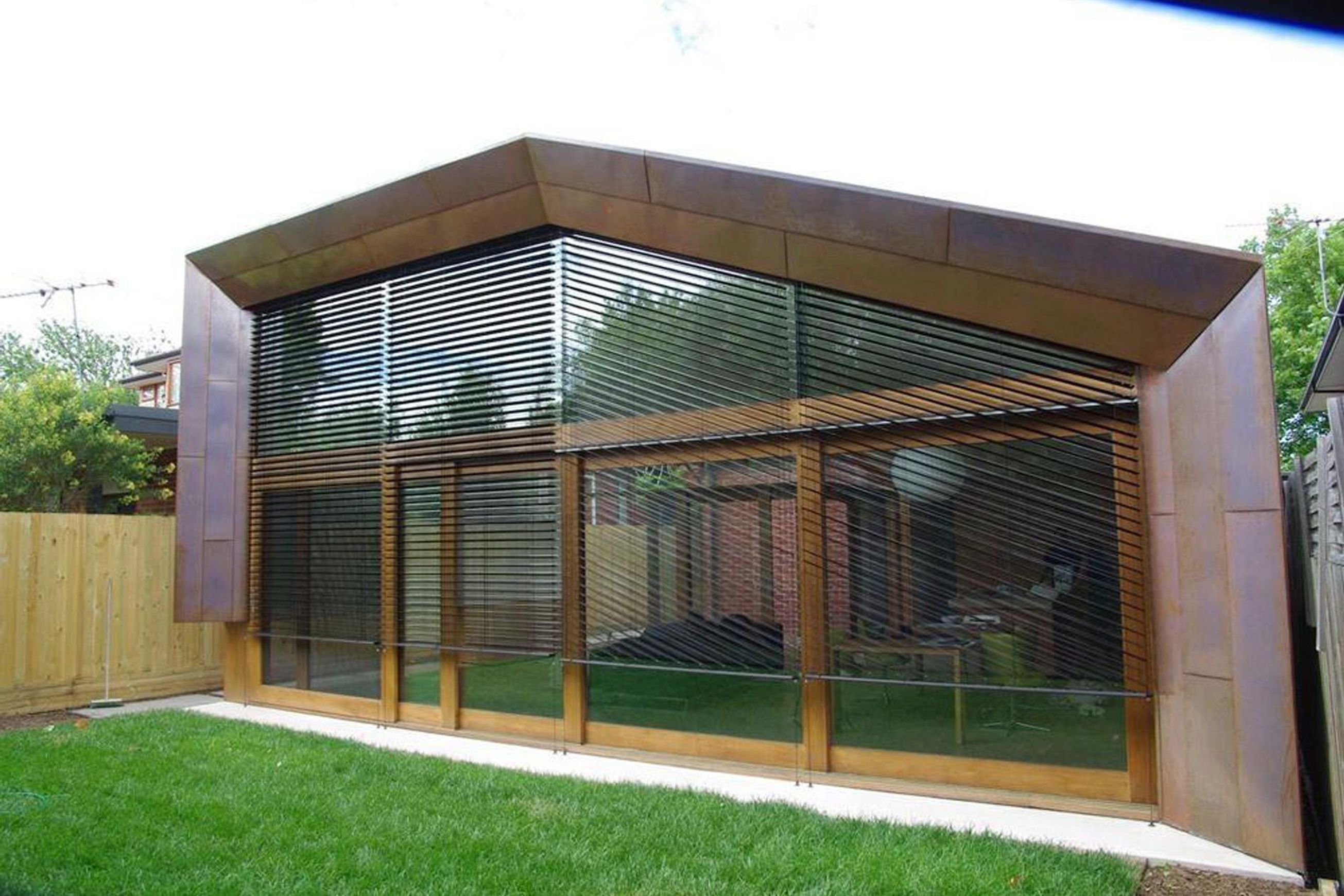 Asymmetric External Venetian Blinds | Warema