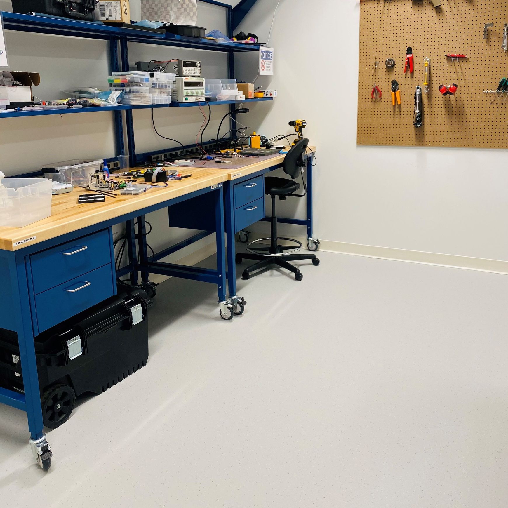 Altro Walkway™ VM20 - R10 Safety Flooring