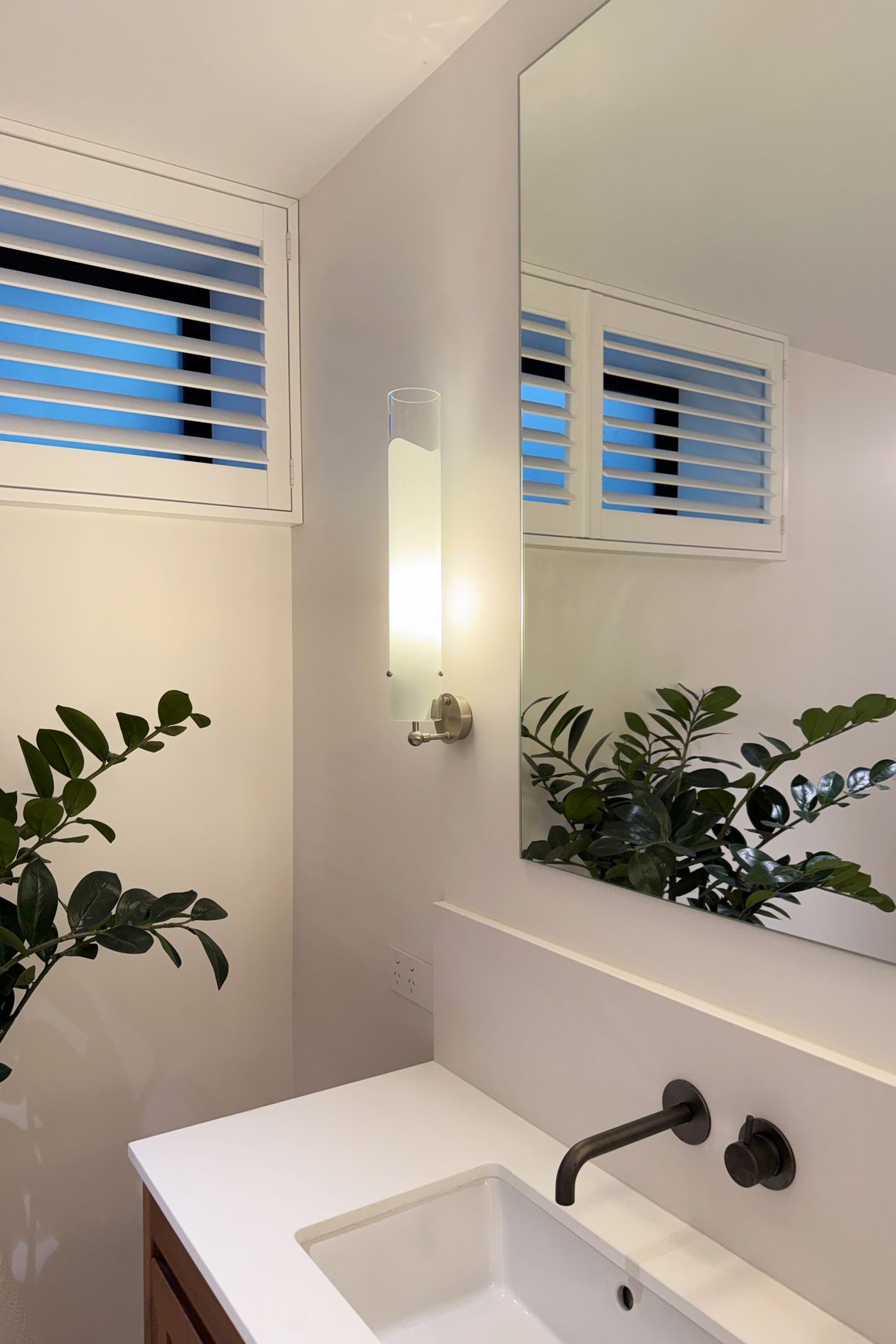 Lio Wall Light