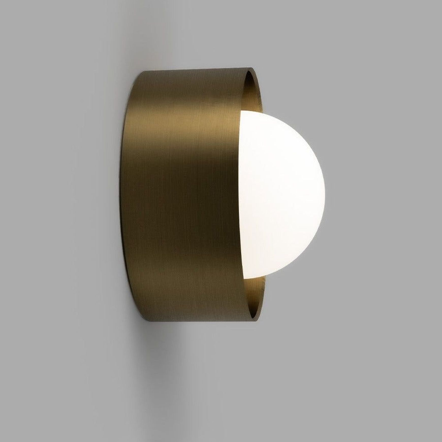 Orb Sur Wall Light