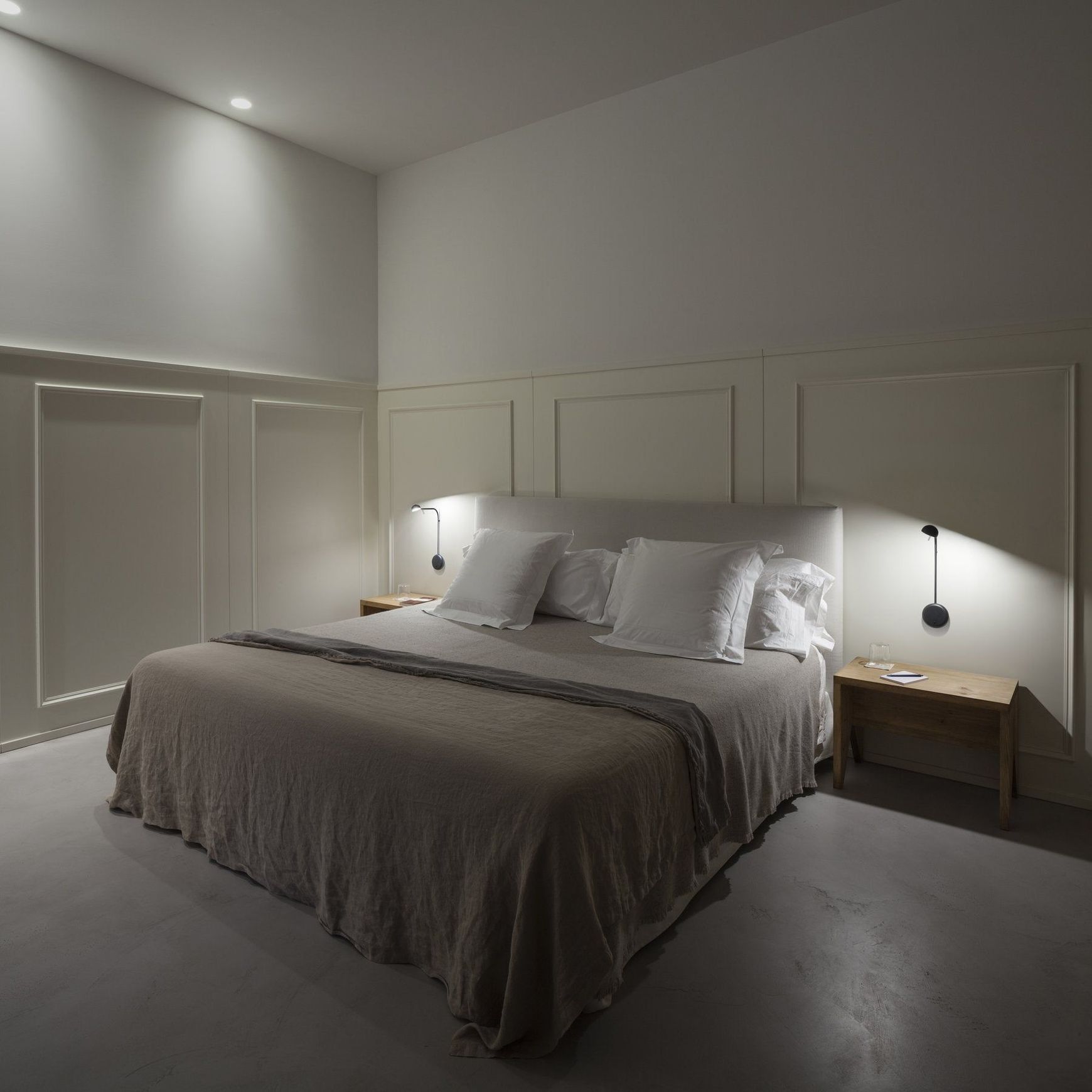 Pin Wall Lamp