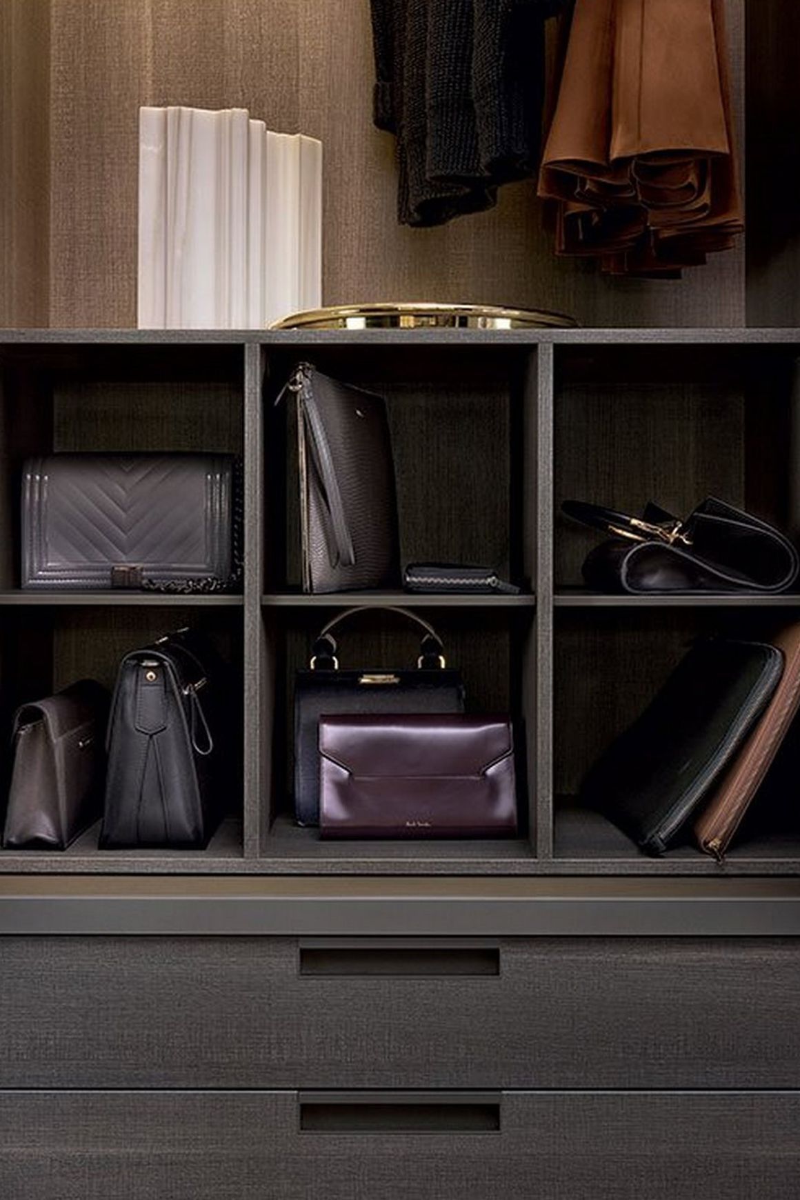 Senzafine Walk-In Closet