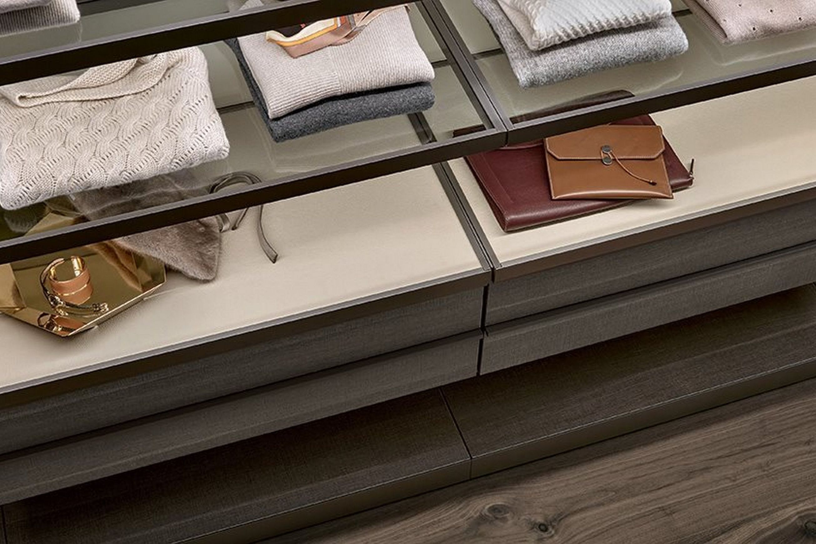 Ubik Walk-In Closet