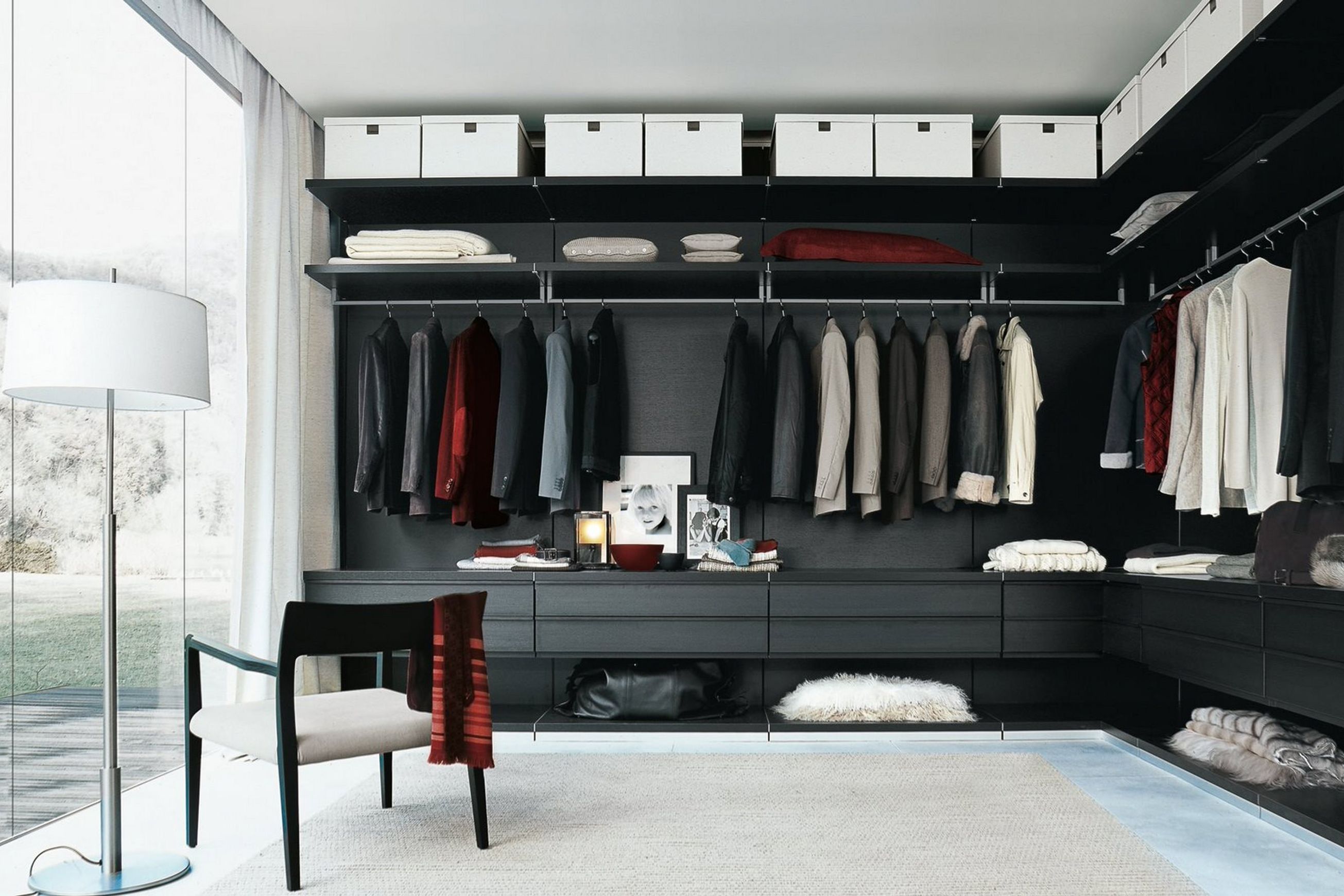 Ubik Walk-In Closet
