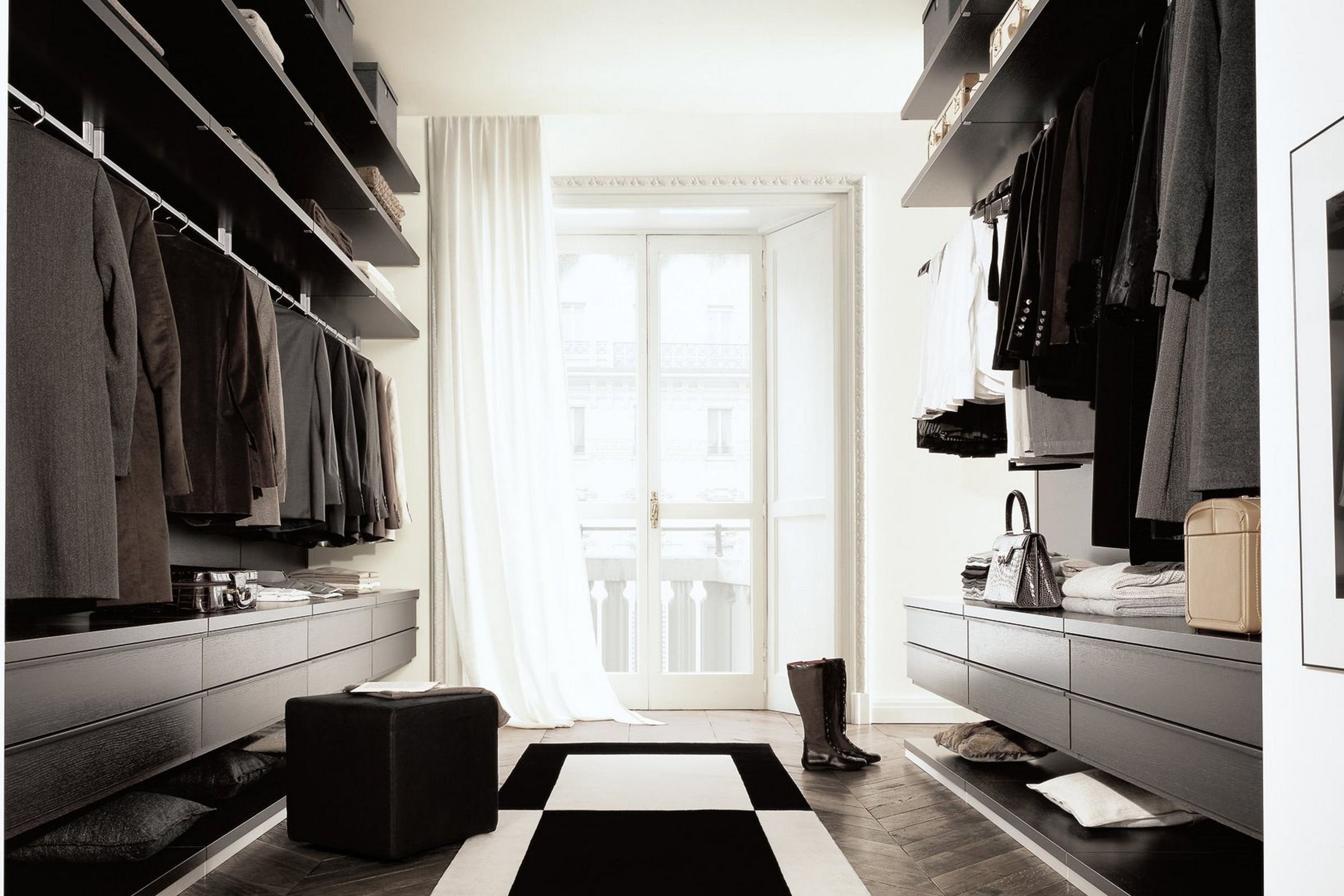 Ubik Walk-In Closet