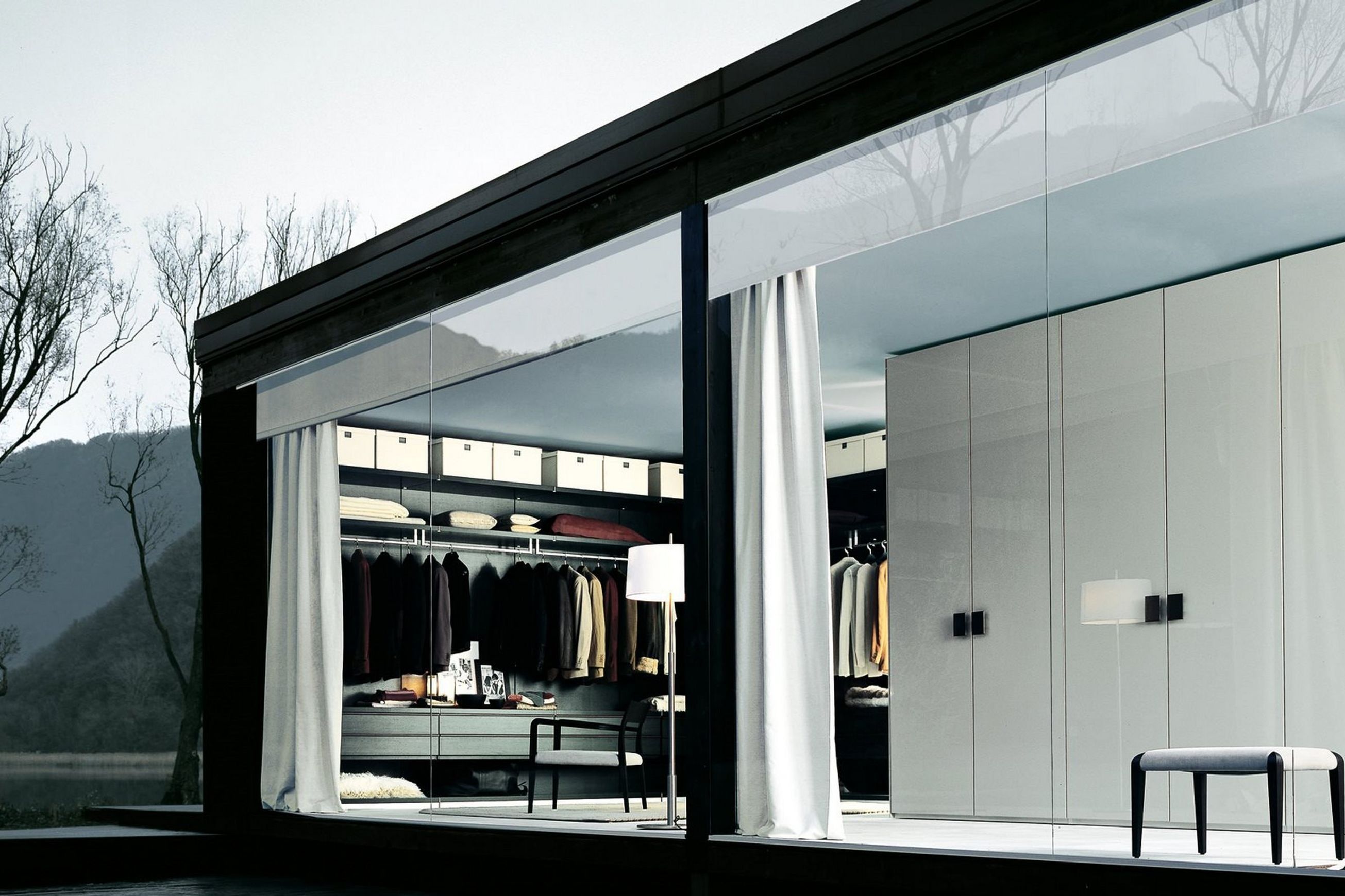 Ubik Walk-In Closet