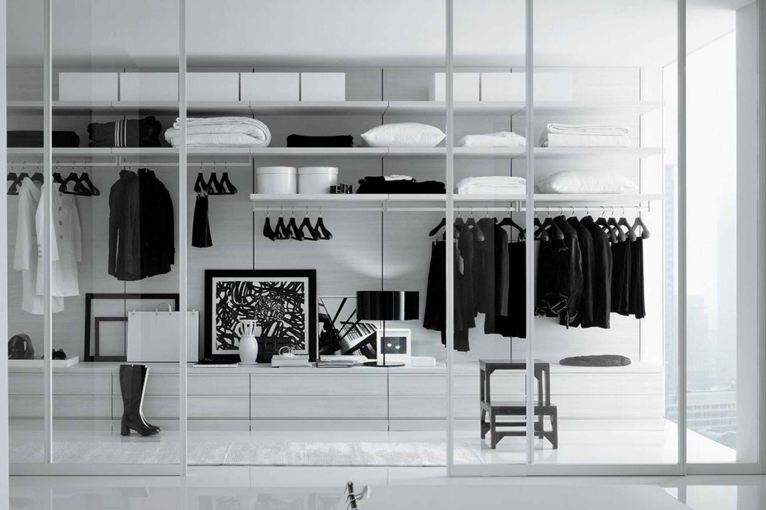 Ubik Walk-In Closet