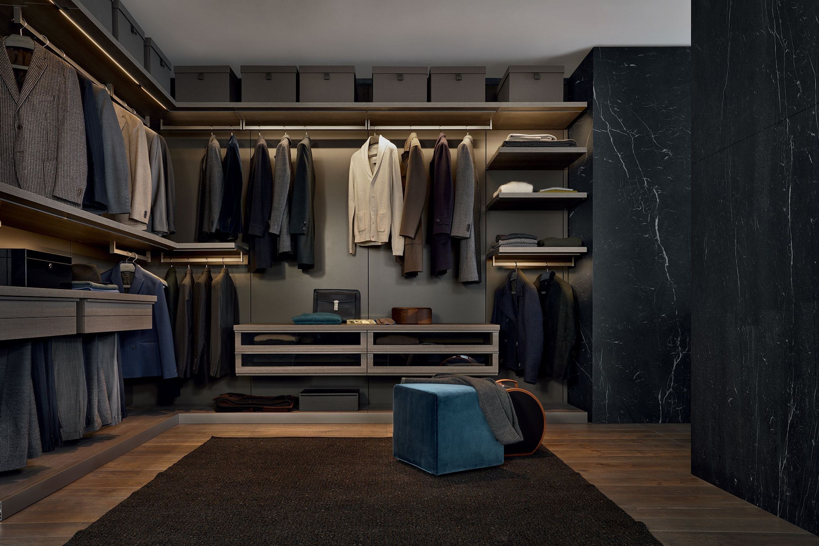 Ubik Walk-In Closet