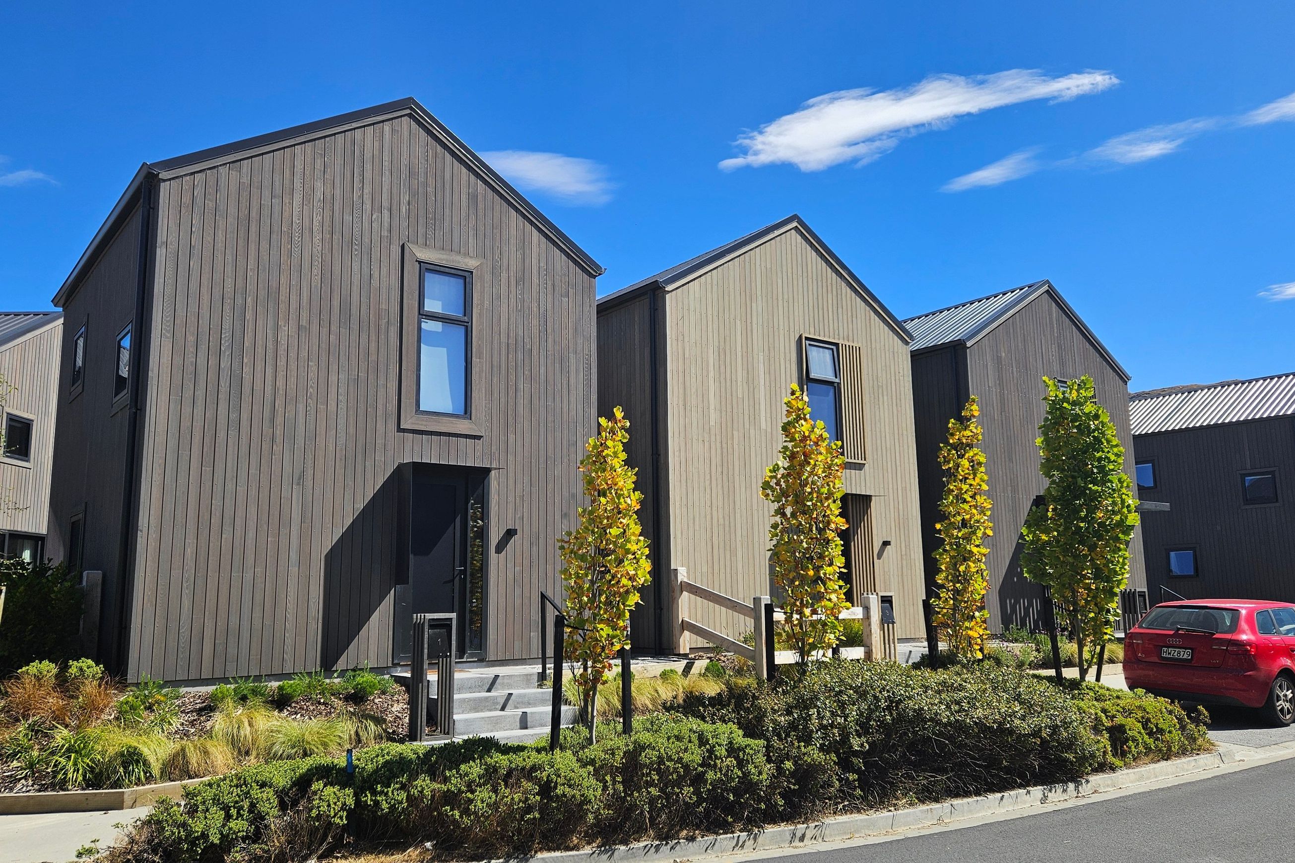 CedarLine Evolve Mixed Grain Cedar Cladding