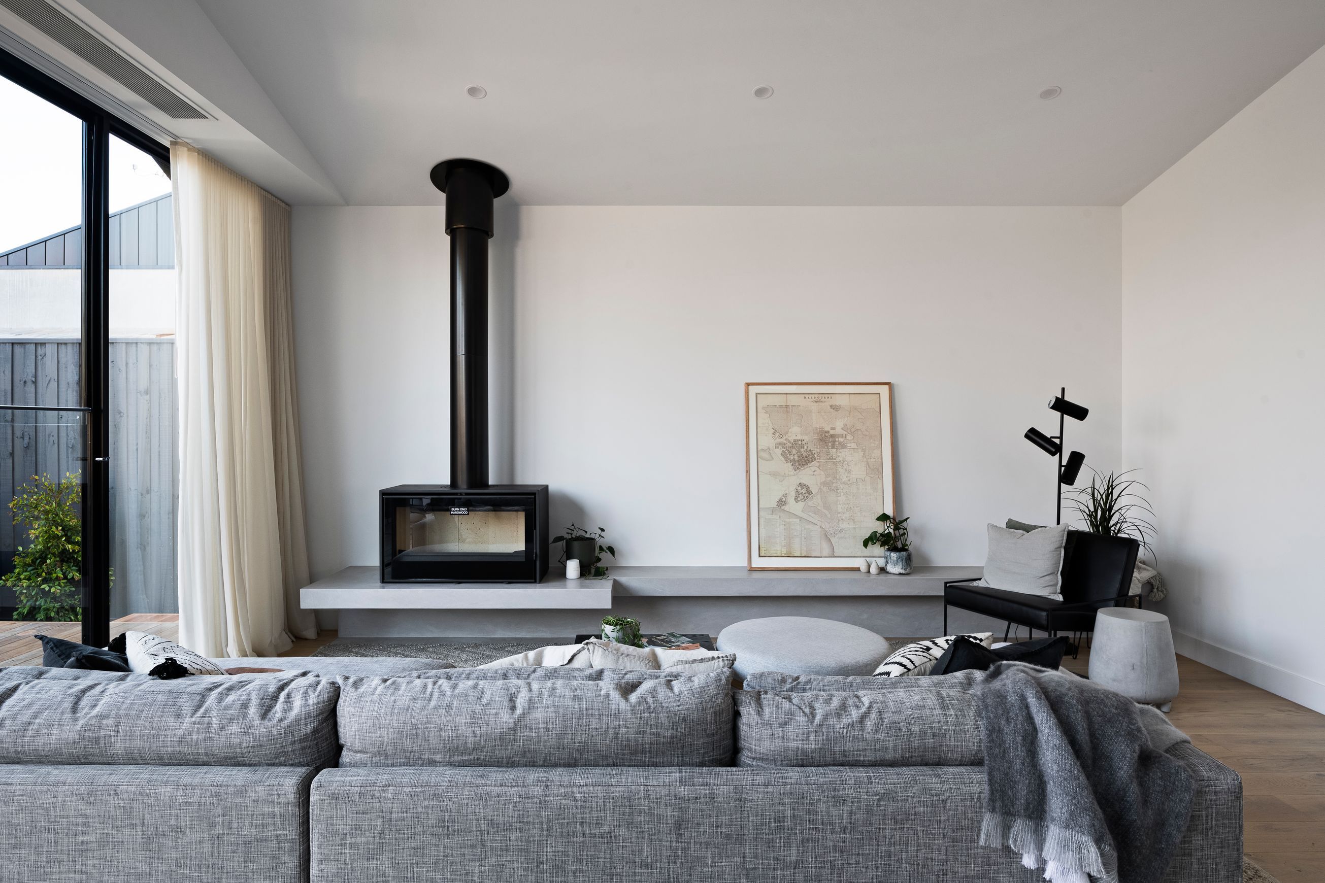 Axis I1000FS Single Sided Fireplace