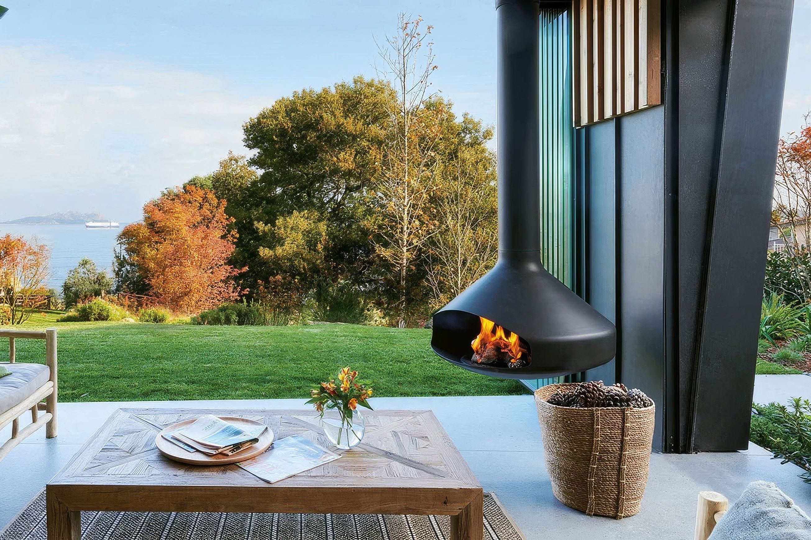 Ergofocus Suspended Outdoor Fireplace
