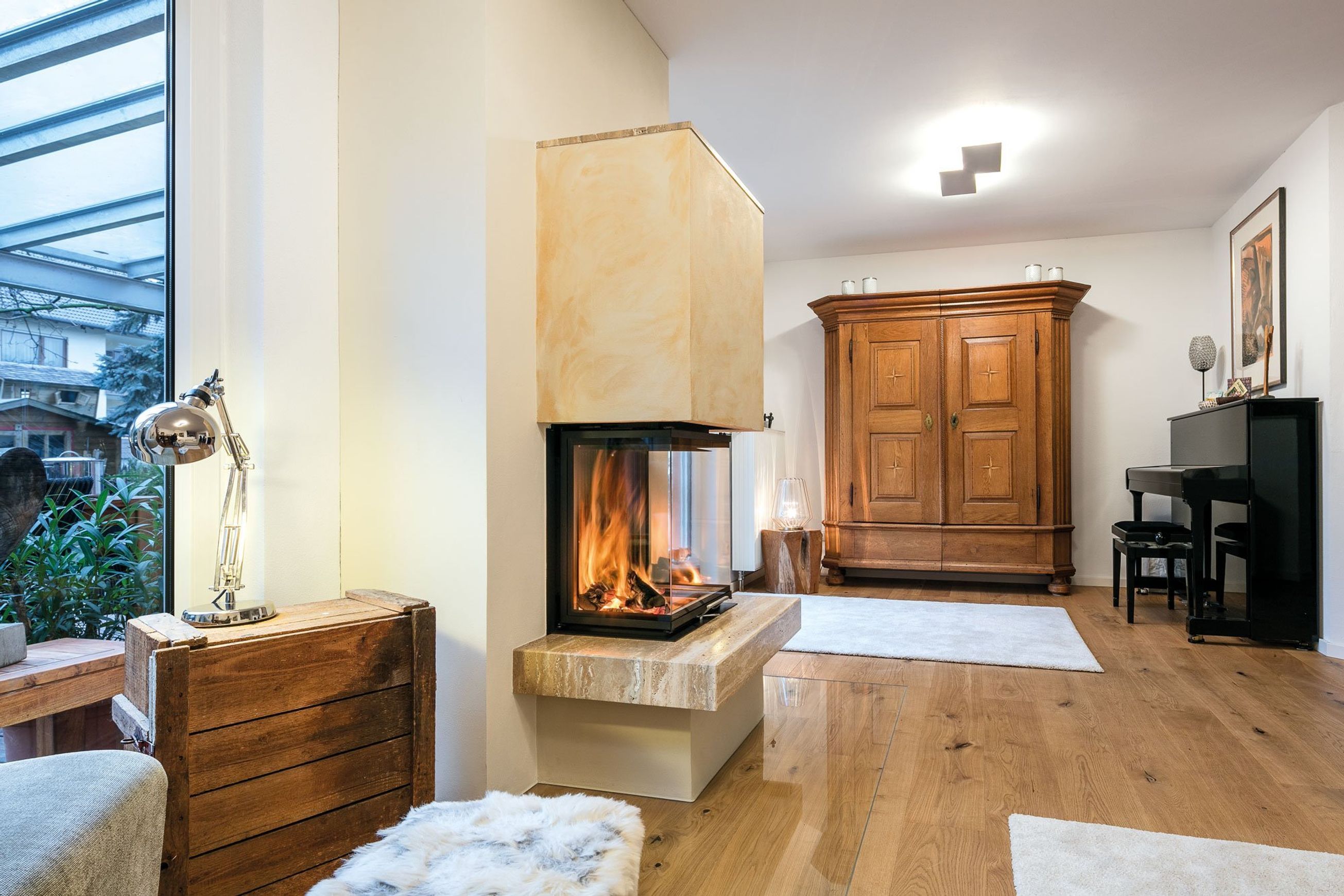 Hoxter Uka 37 Three Sided Wood Fireplace