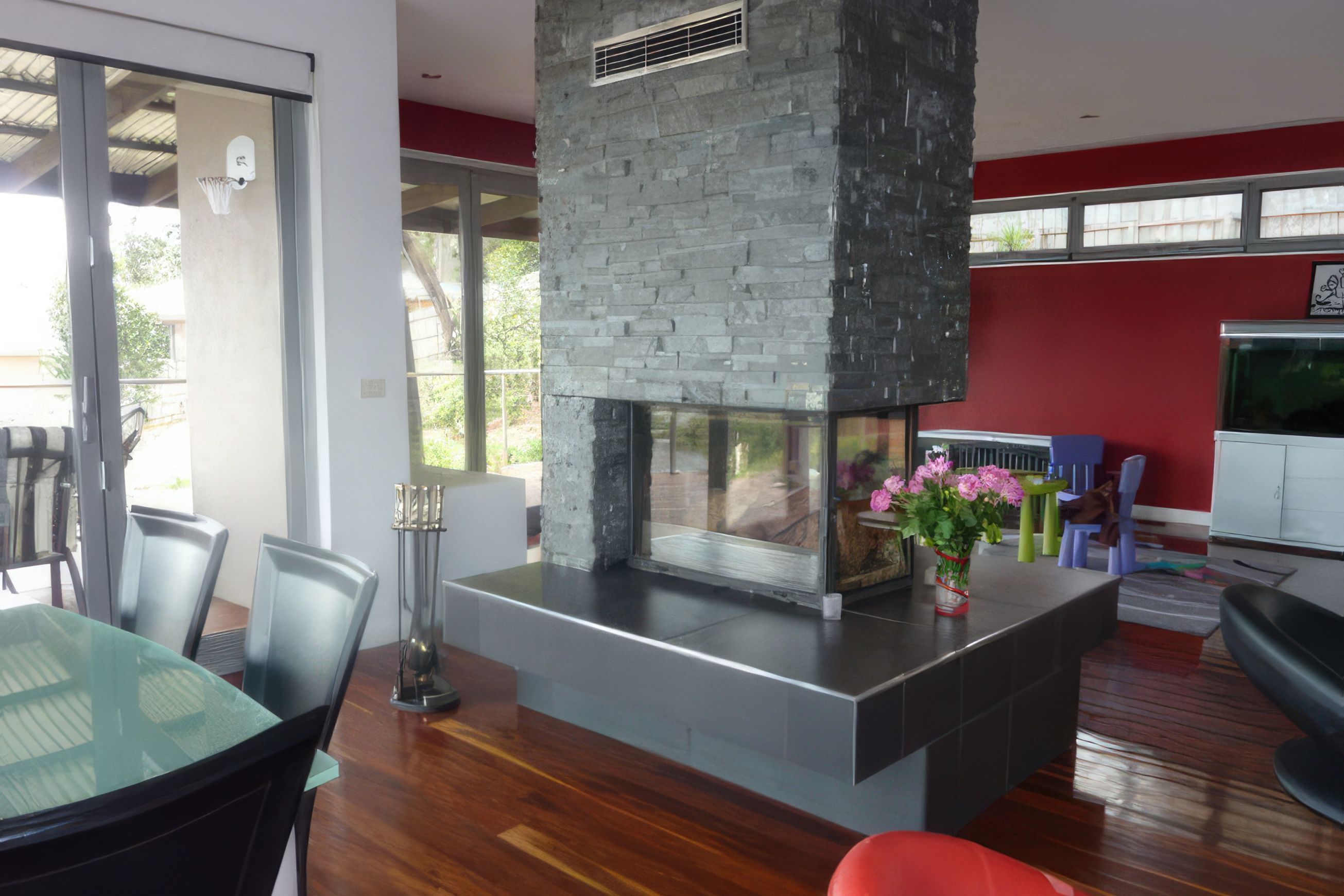 Cheminees Philippe Radiante 846 3V Fireplace