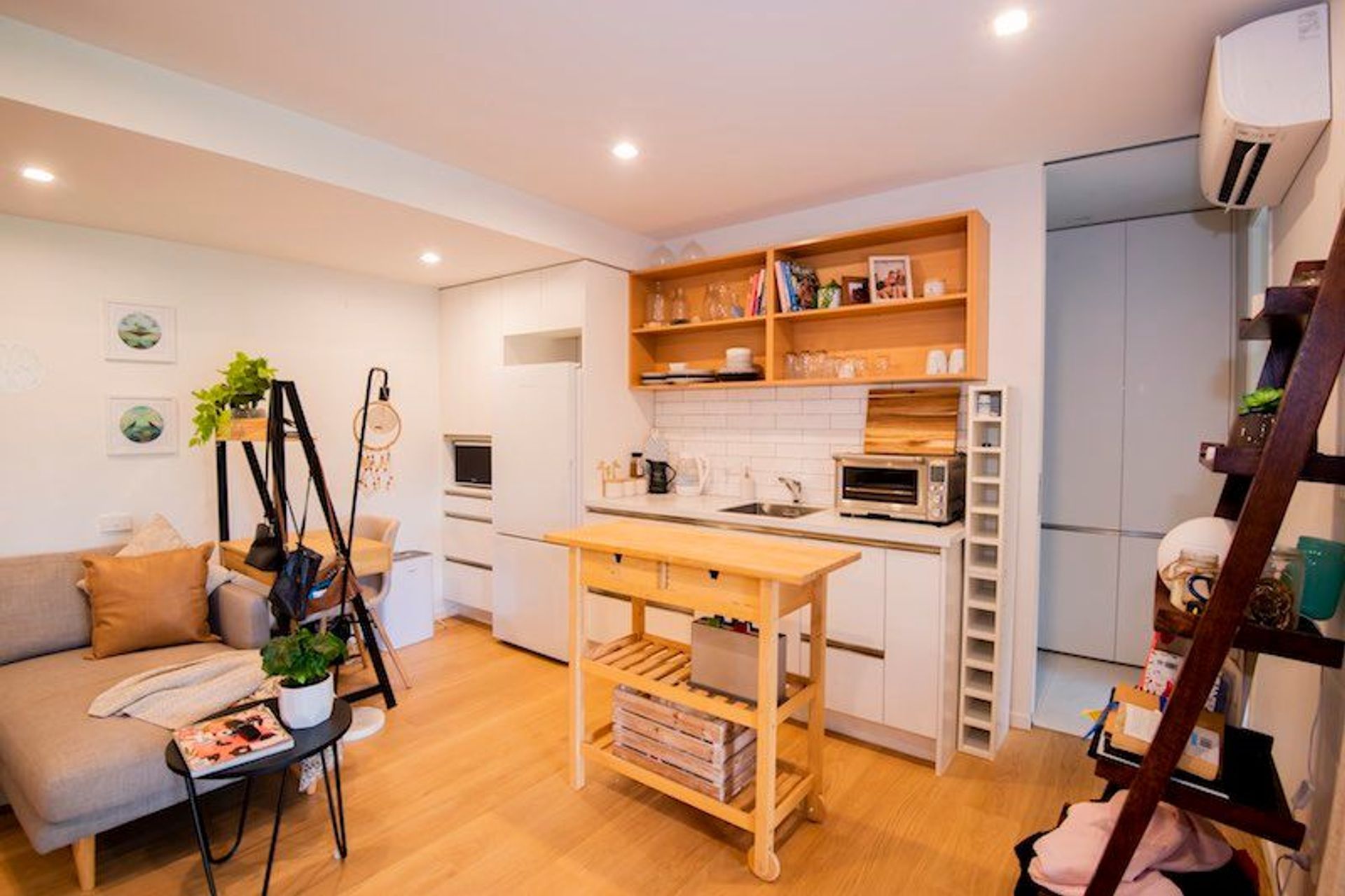 Self contained unit