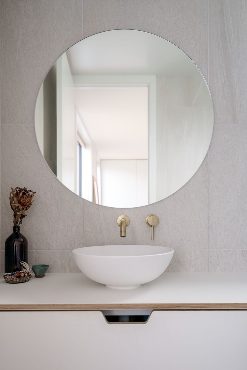 08-Ben-Hudson-Architects-Alpine-Home-Wanaka-plywood-vanity.jpg