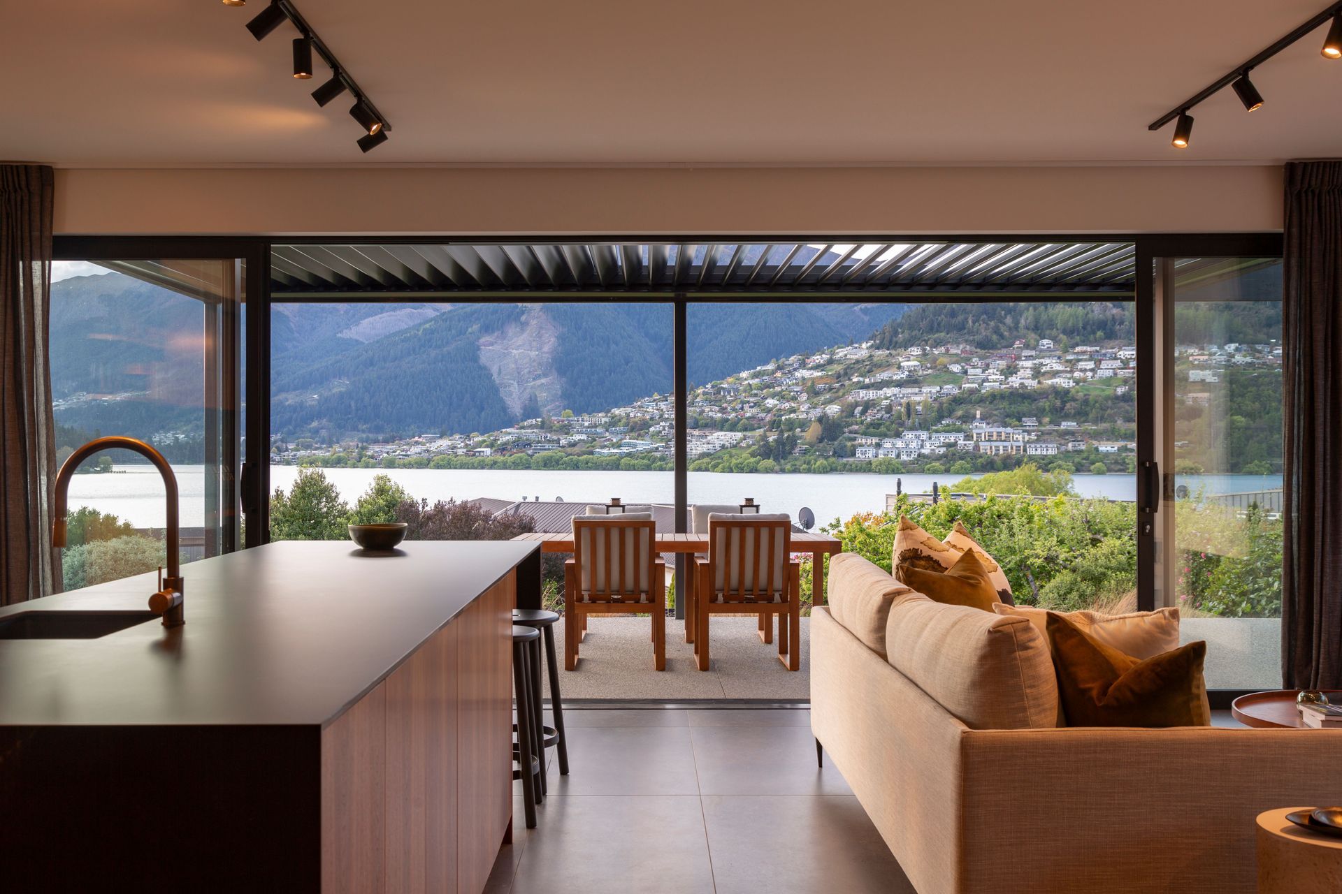 513PeninsularRoadKelvinHeights013.jpg