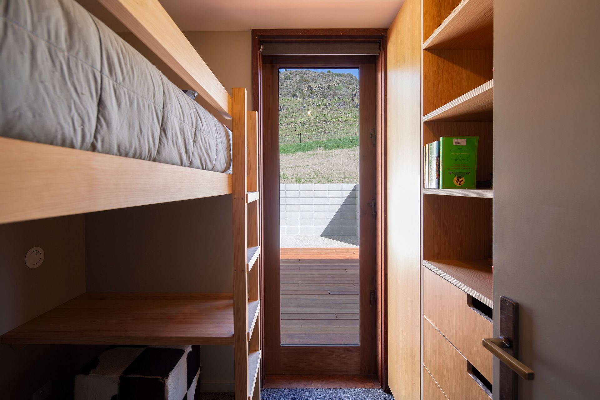 52MovenFerryRoad031.jpg