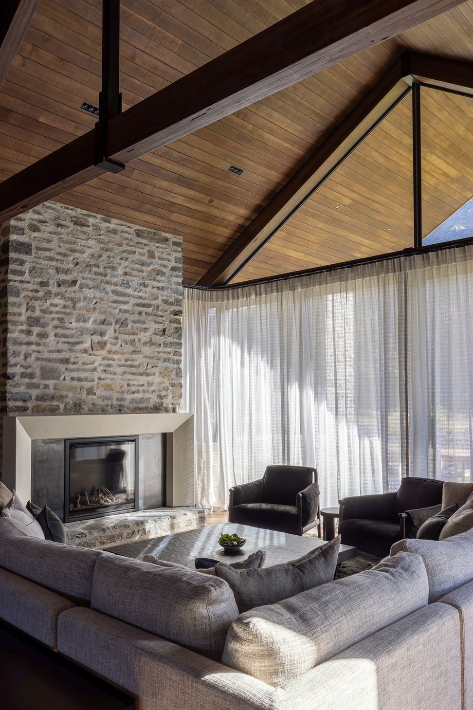Gibbston-ValleyCaseyCondon-Scott-Architectsfireplace-and-lounge.jpg