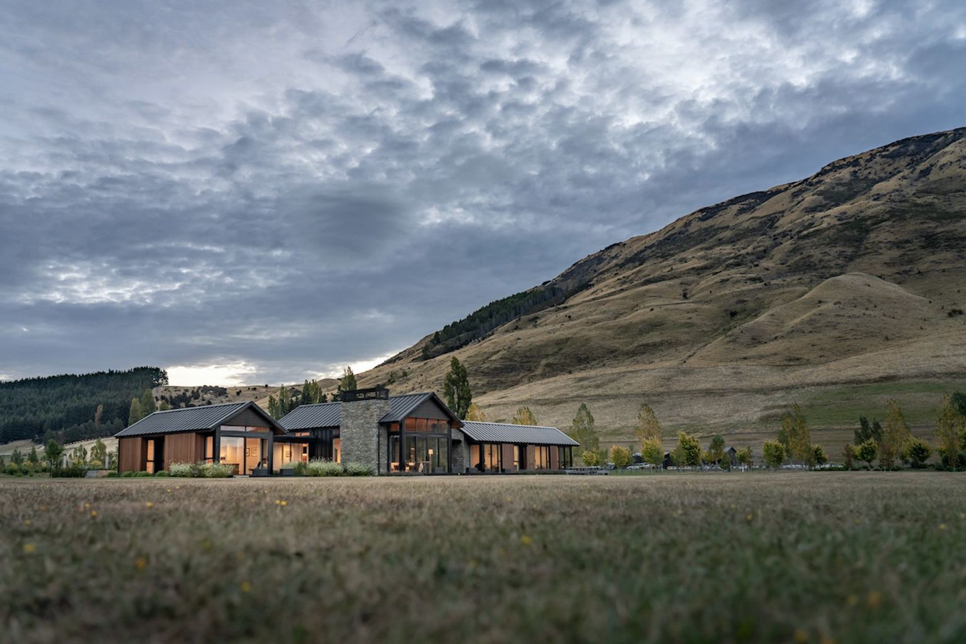 Hillend-Station-House-Simon-Larkinexteriorduskrural-home.jpeg